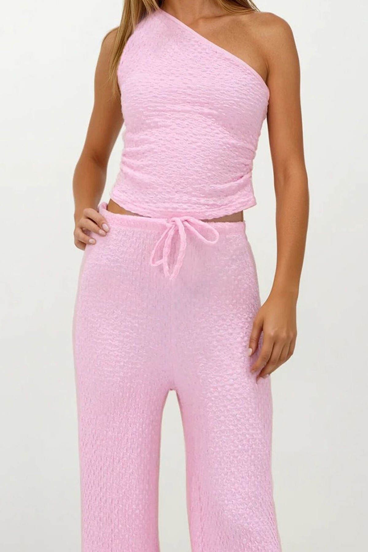 Pembe Beli İpli Ve Lastikli Çift Cepli Pantolon Ve Tek Omuz Bluz Takım