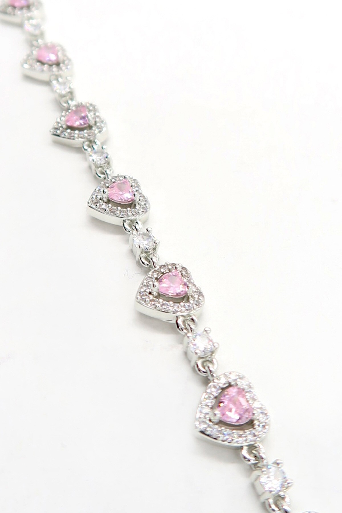 Pembe Karışık Kesimli Zirkon Taşlı Kalp Tasarım Kolye