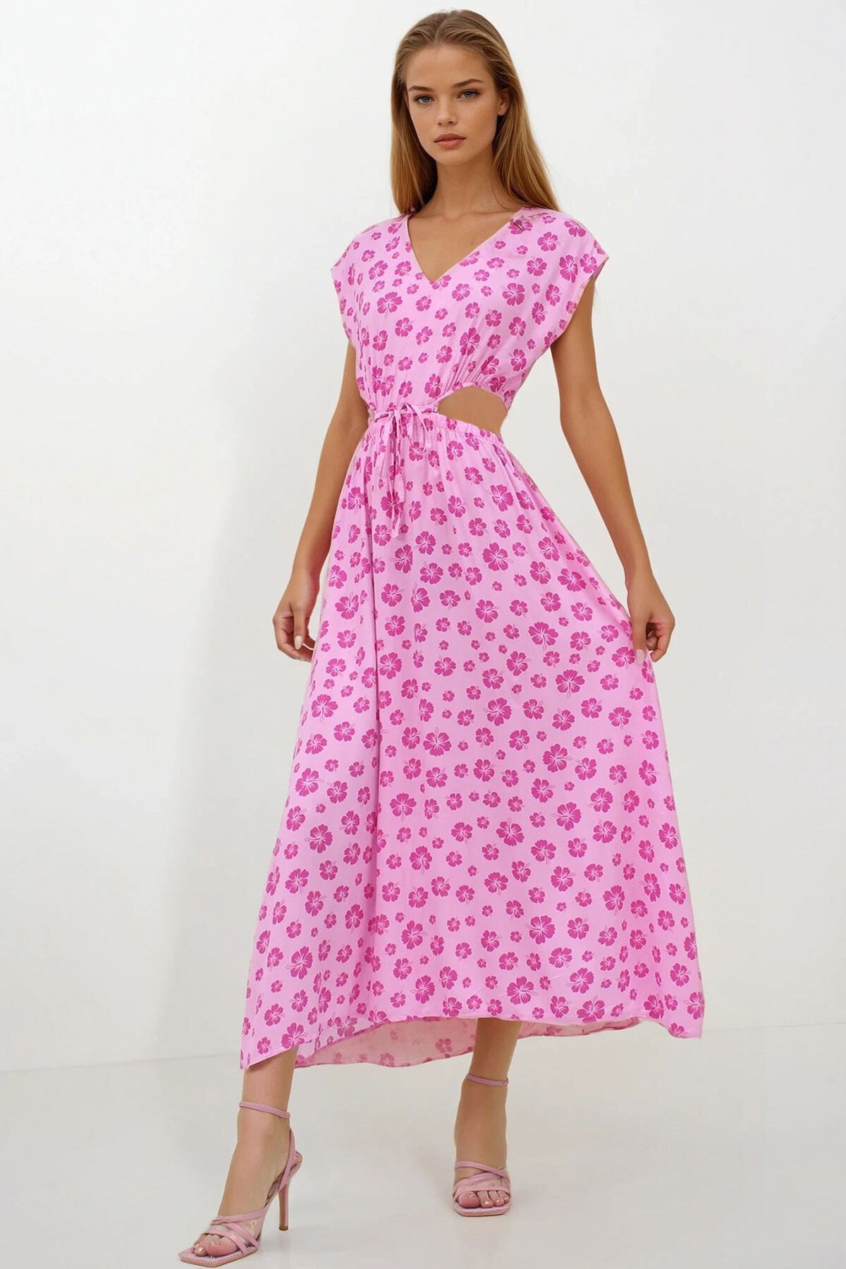 Pembe V Yaka Cut Out İp Detaylı Desenli Maxi Boy Yırtmaçlı Elbise