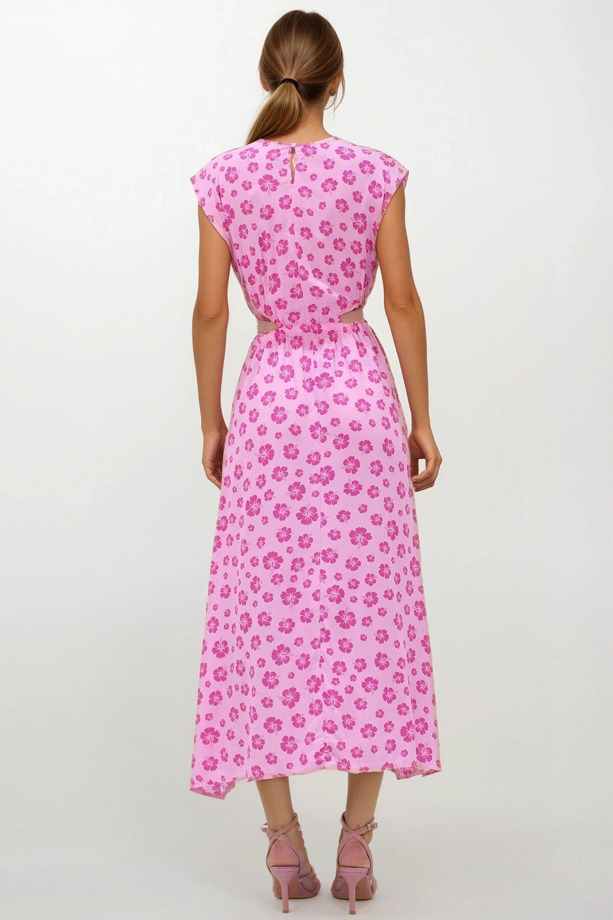 Pembe V Yaka Cut Out İp Detaylı Desenli Maxi Boy Yırtmaçlı Elbise