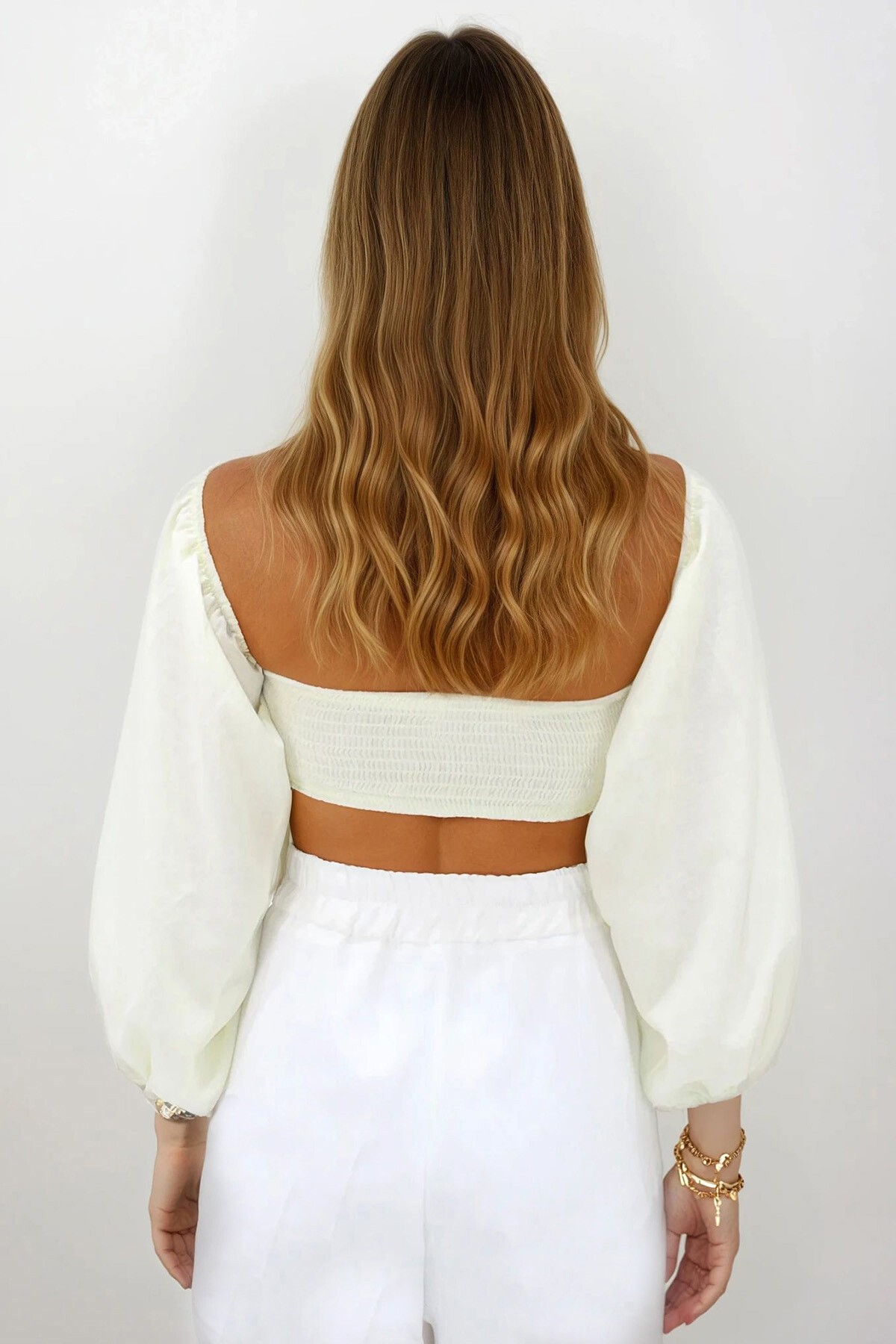 Tereyağı Sarısı Poplin Sırtı Gipeli Toka Detaylı Prenses Kol Crop Bluz