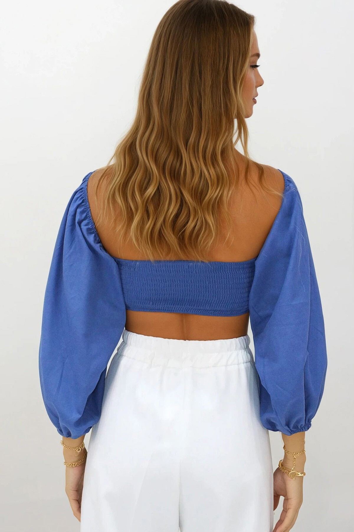 Saks Poplin Sırtı Gipeli Toka Detaylı Prenses Kol Crop Bluz