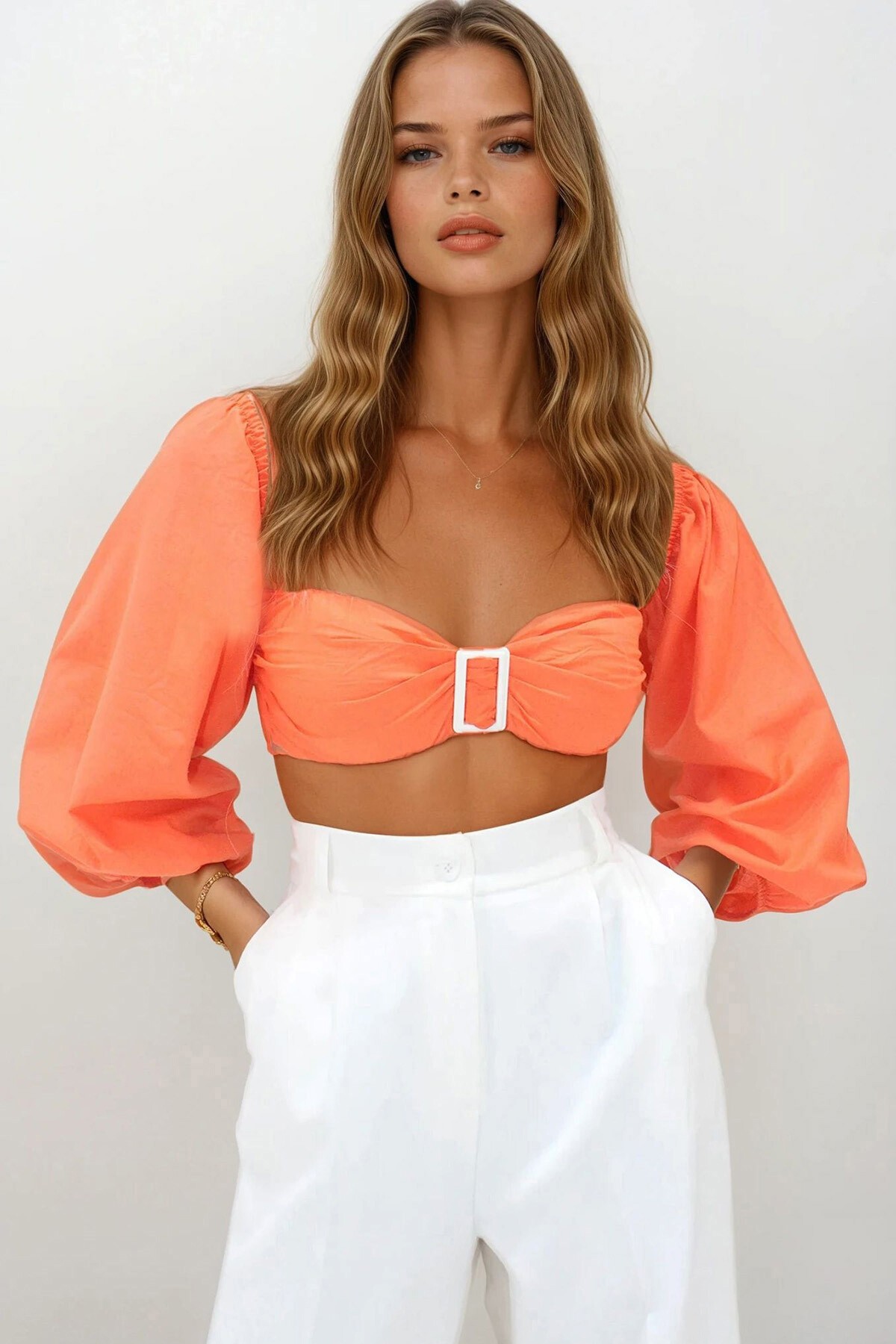 Turuncu Poplin Sırtı Gipeli Toka Detaylı Prenses Kol Crop Bluz