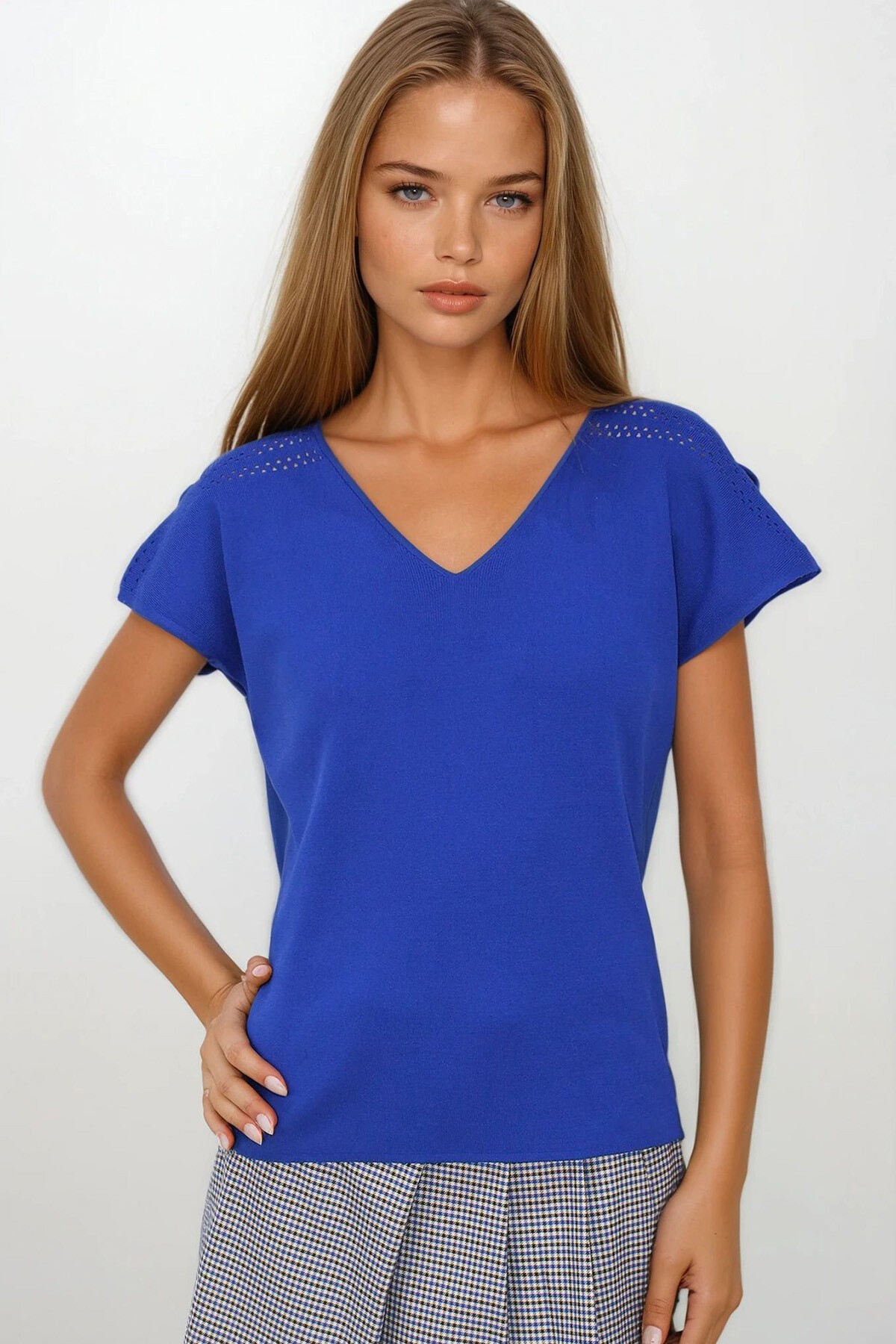 Saks Ajurlu Kolları Yırtmaç Detaylı Triko Bluz