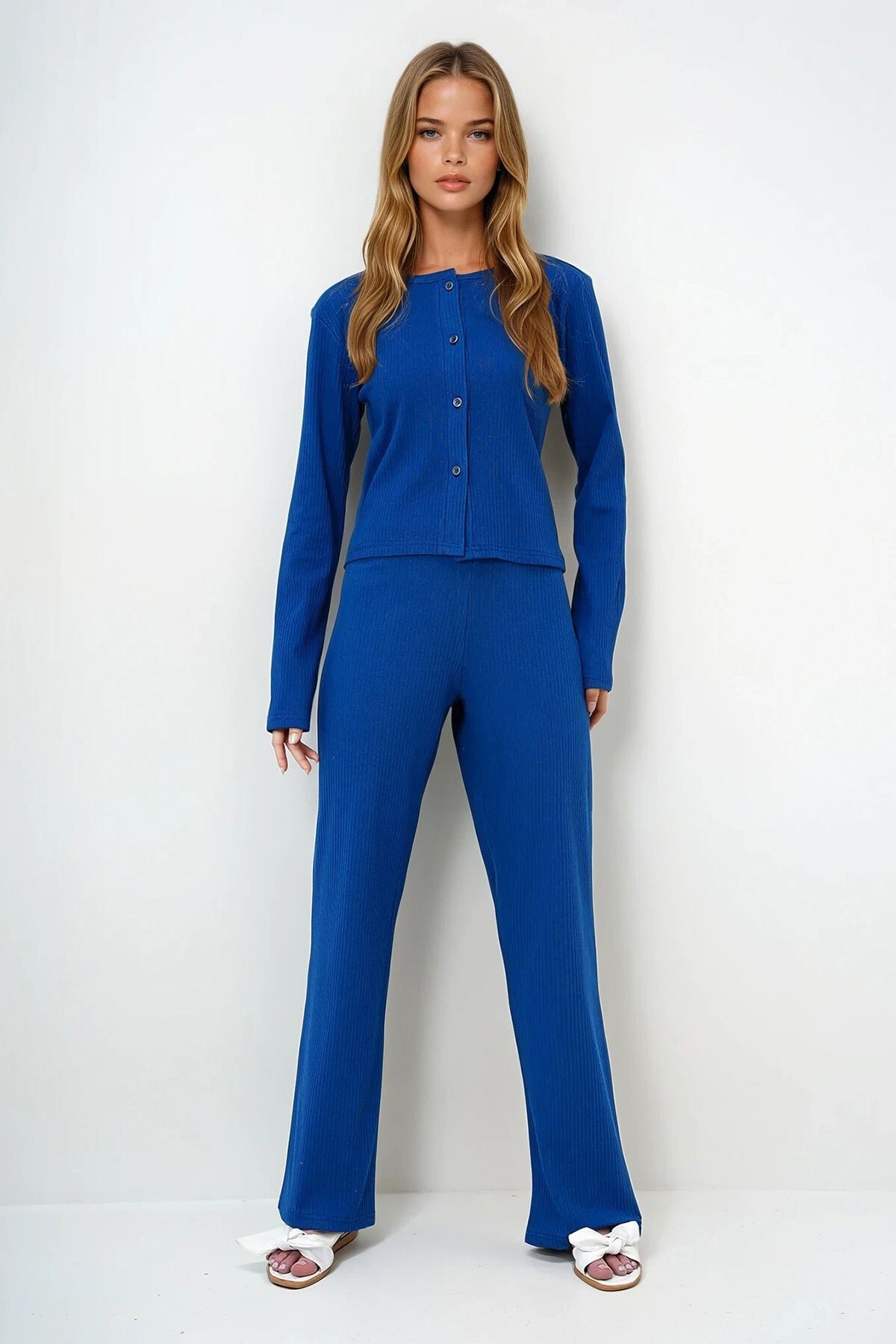 Saks Bisiklet Yaka Önü Düğmeli Uzun Kol Bluz Ve Pantolon Takım