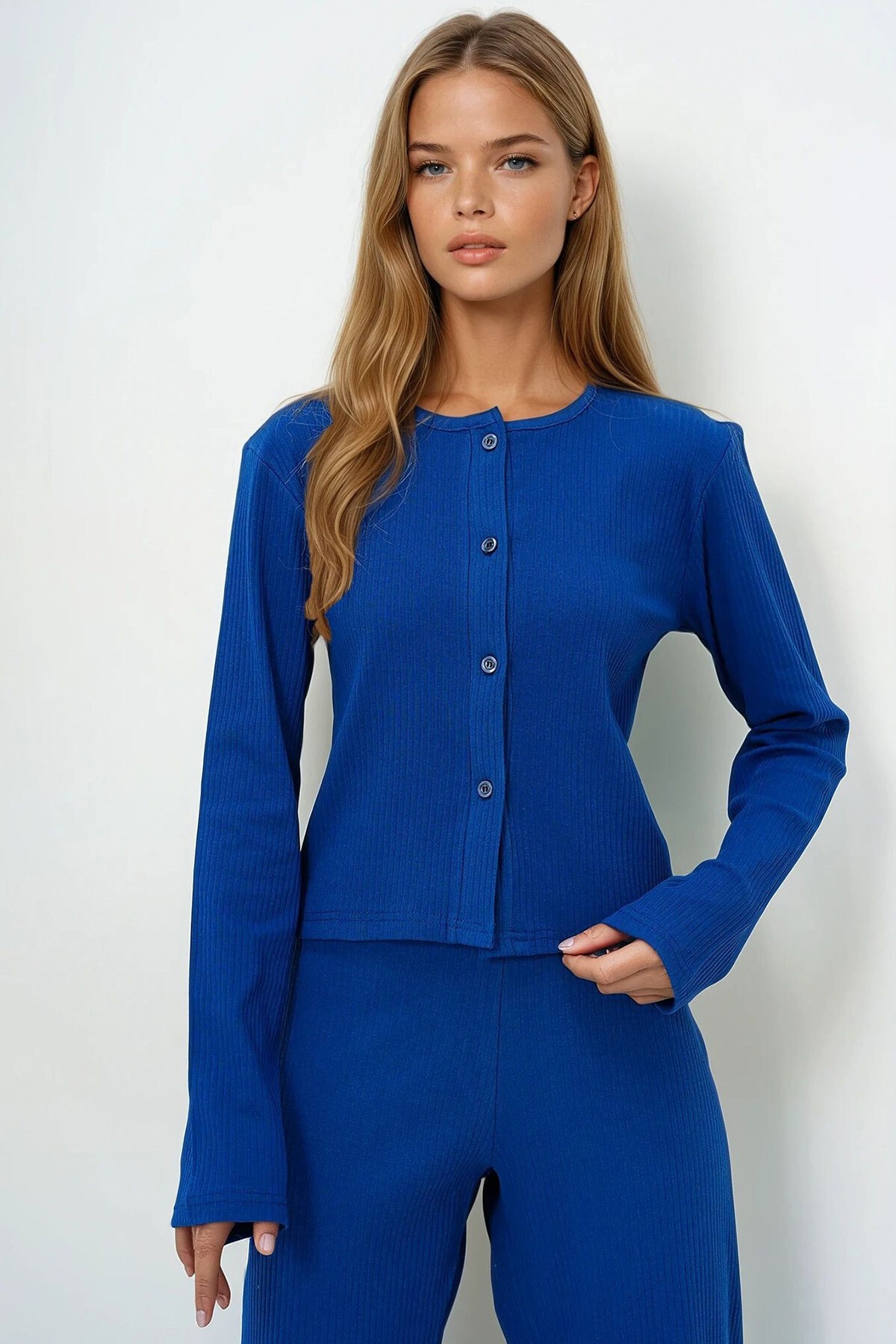 Saks Bisiklet Yaka Önü Düğmeli Uzun Kol Bluz Ve Pantolon Takım