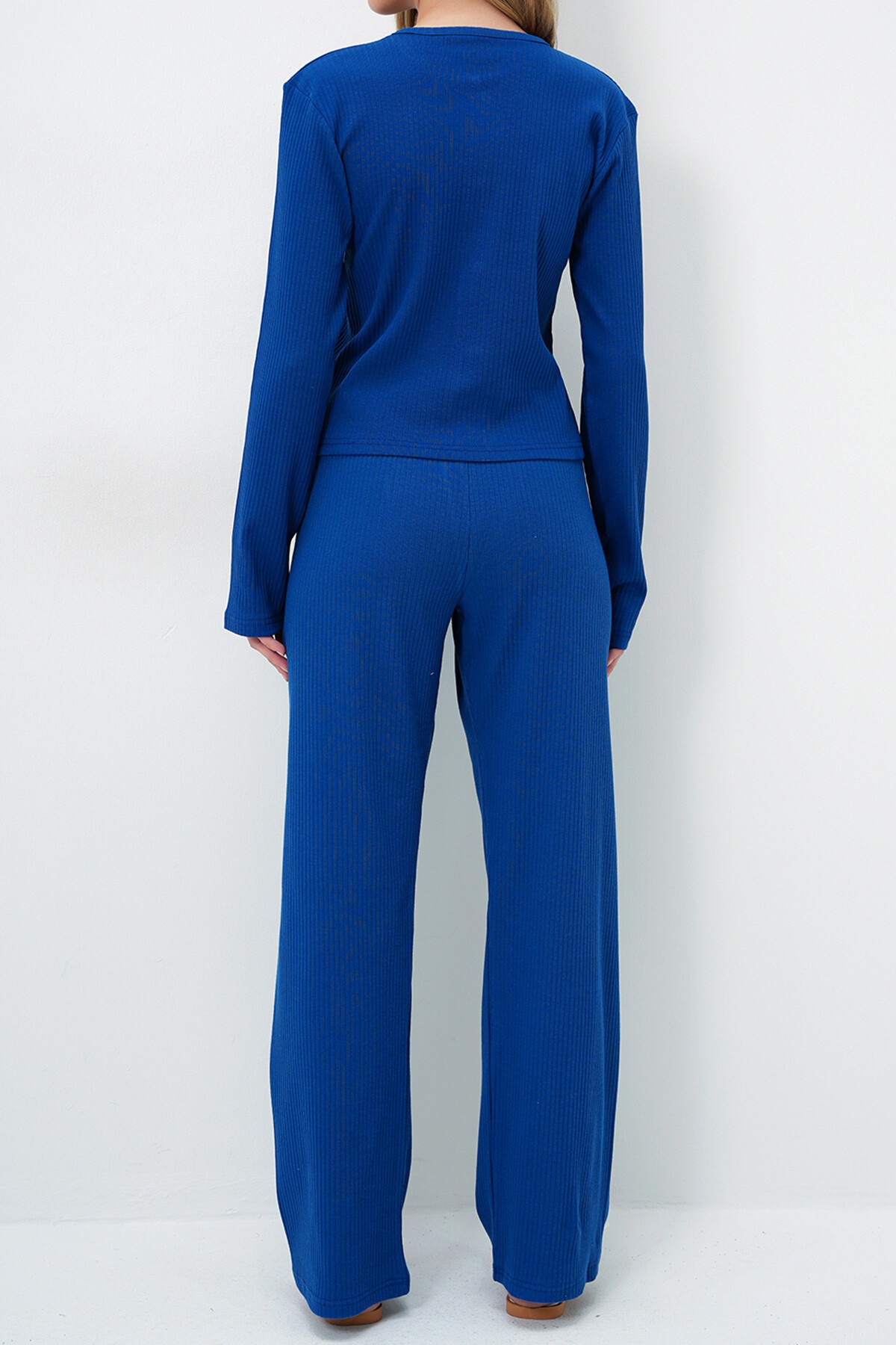 Saks Bisiklet Yaka Önü Düğmeli Uzun Kol Bluz Ve Pantolon Takım