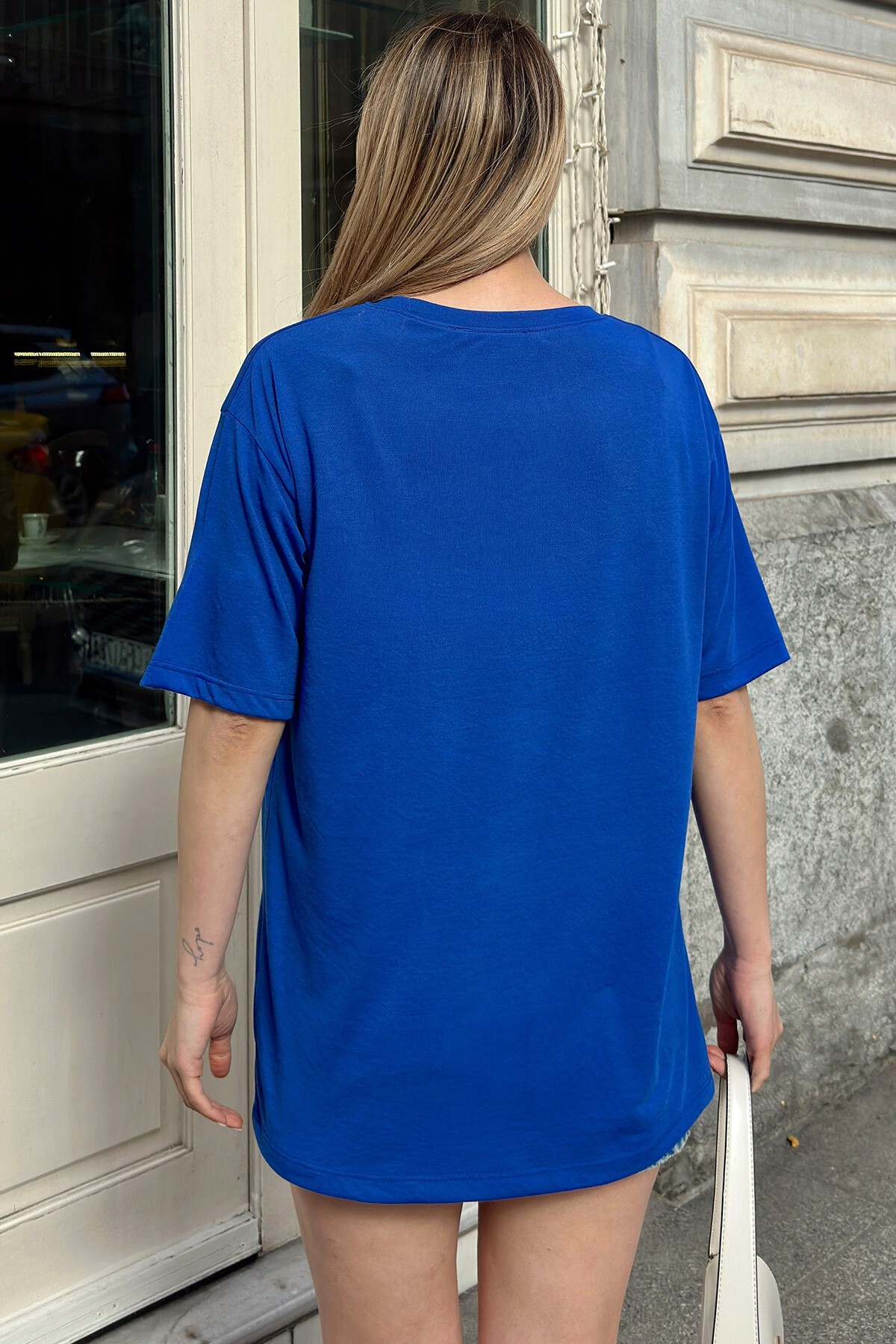 Saks Bisiklet Yaka Oversize İnci Ve Taş İşlemeli T-Shirt