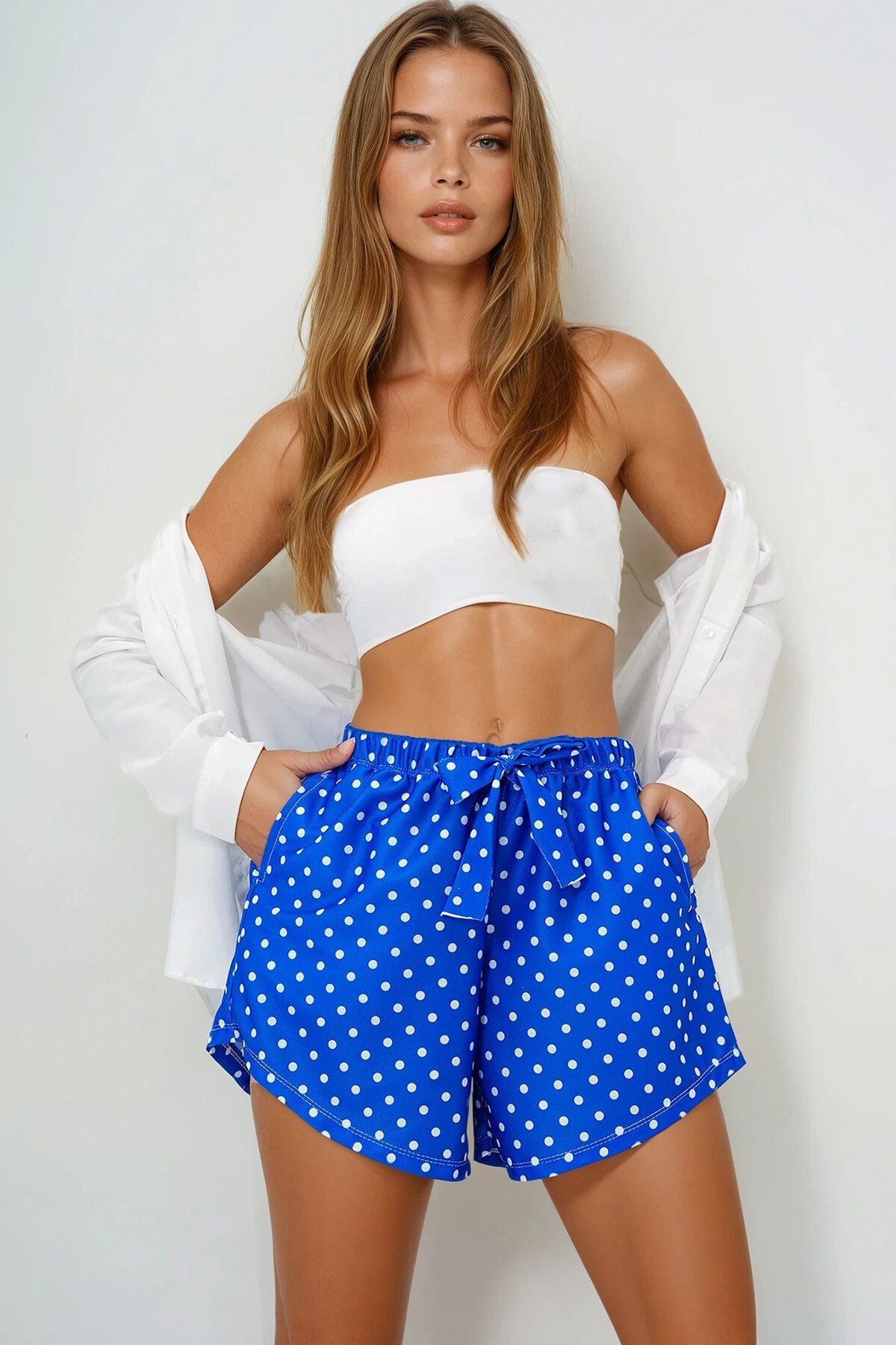 Saks Çift Cepli Puantiye Desenli Kendinden Bağlamalı Beach Şort