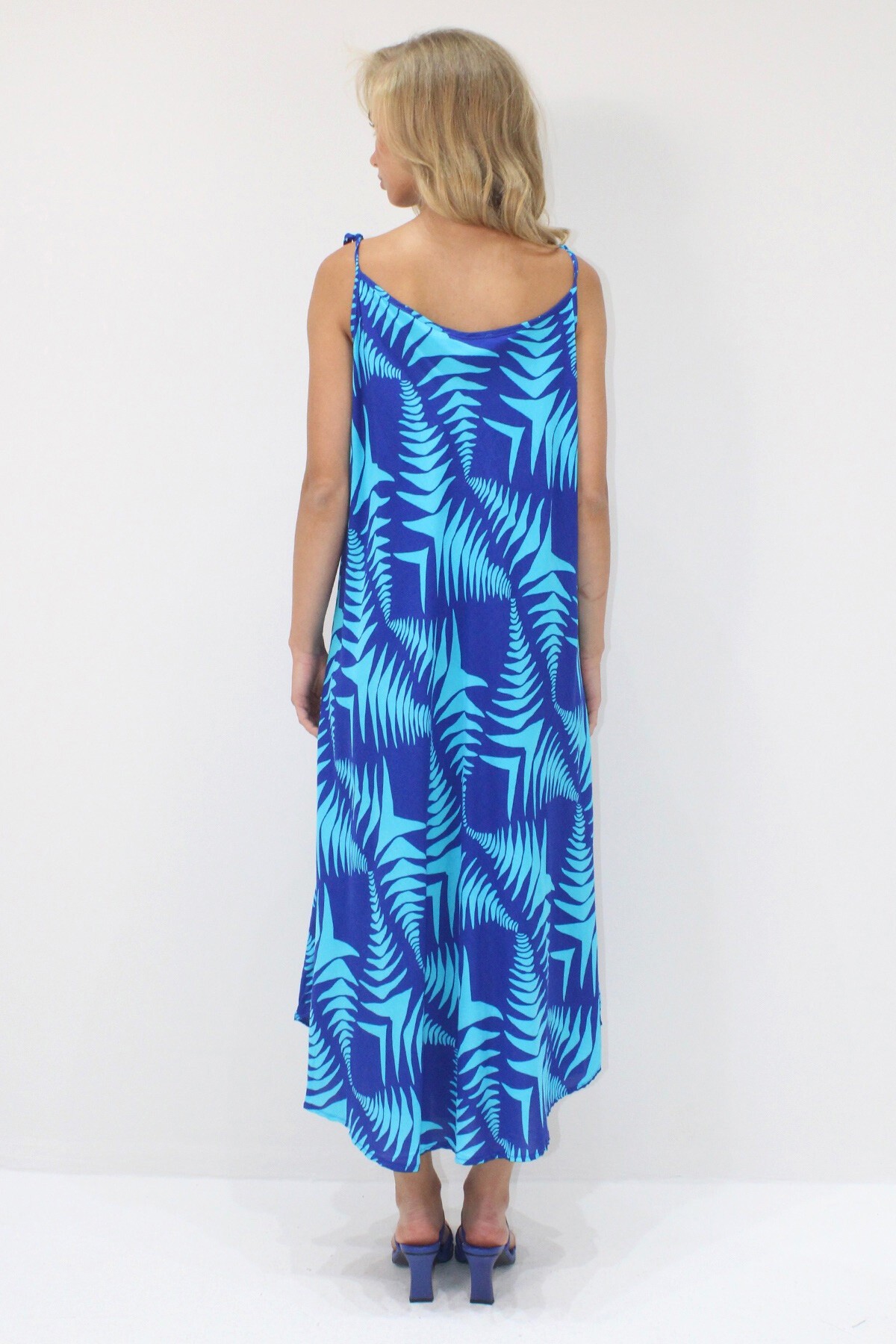 Saks İp Askılı Çok Renkli Midi Boy Dokuma Viskon Elbise