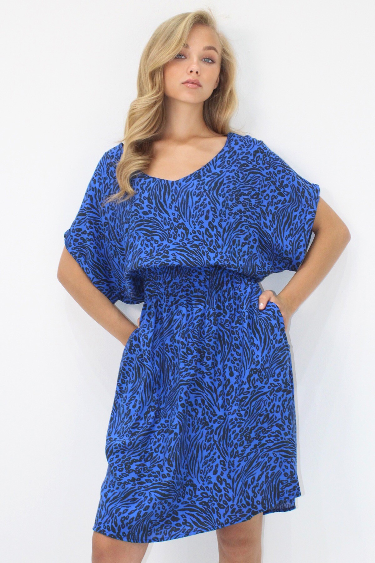 Saks Siyah V Yaka Çift Cepli Desenli Beli Gipeli Dokuma Viskon Elbise