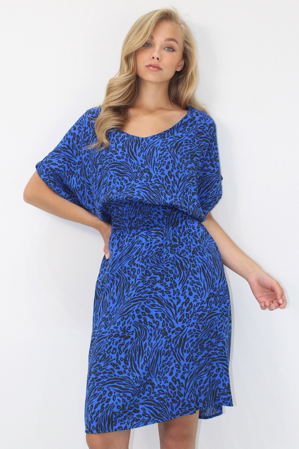 Saks Siyah V Yaka Çift Cepli Desenli Beli Gipeli Dokuma Viskon Elbise