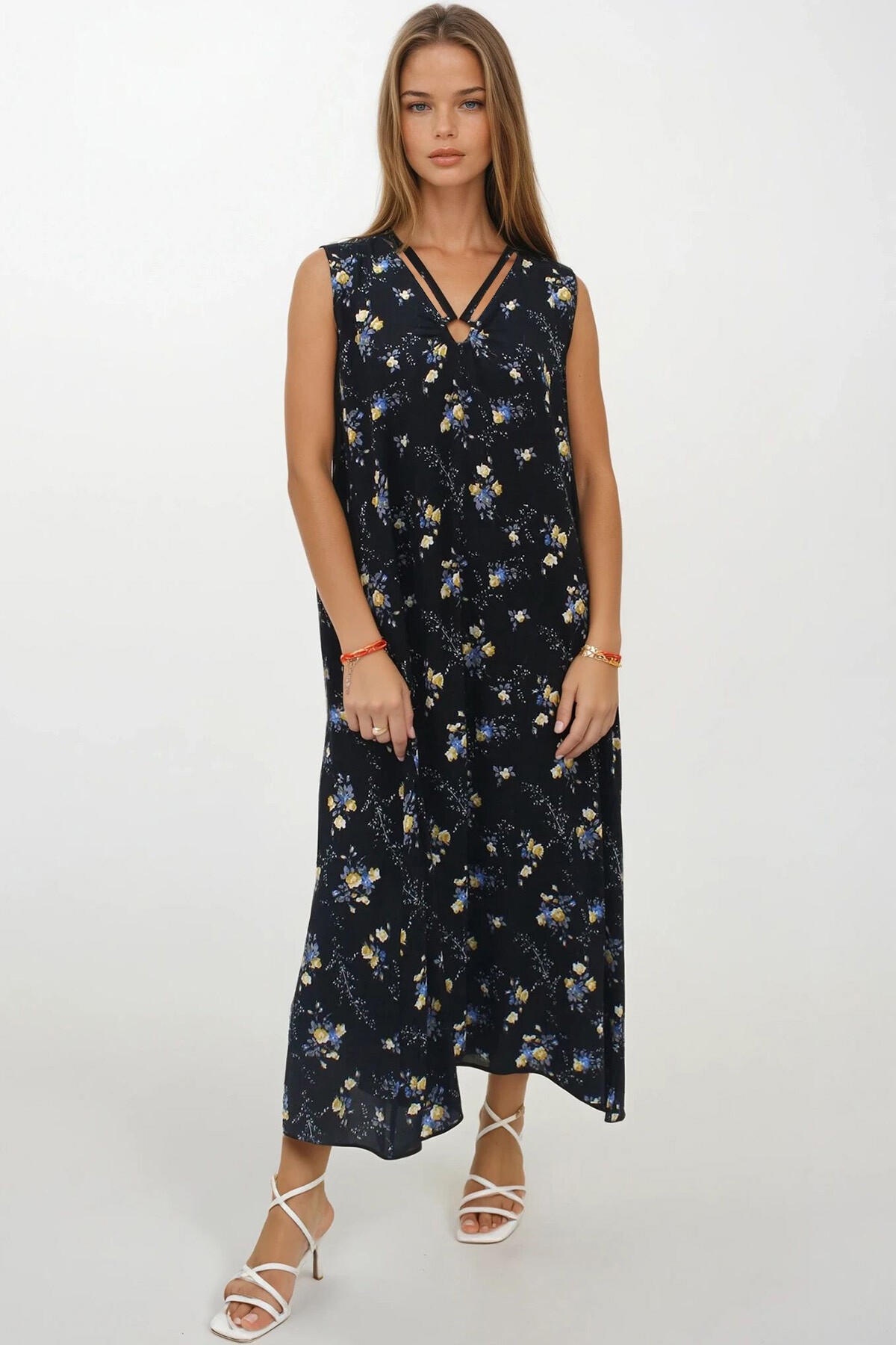 Sarı Aksesuar Detaylı Desenli Maxi Boy Çift Cepli Elbise Elbise