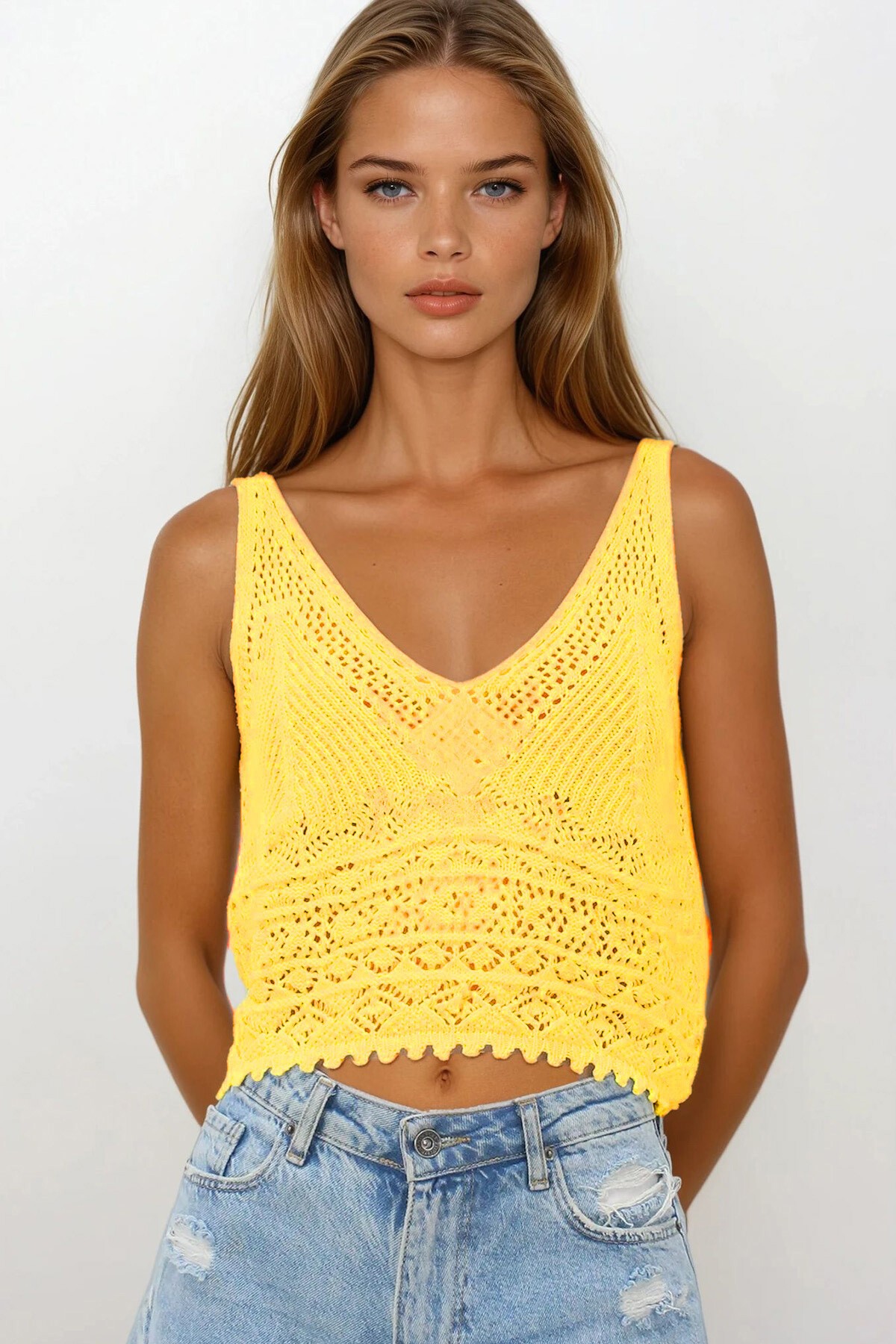 Sarı Askılı Ajurlu Örme Crop Bluz