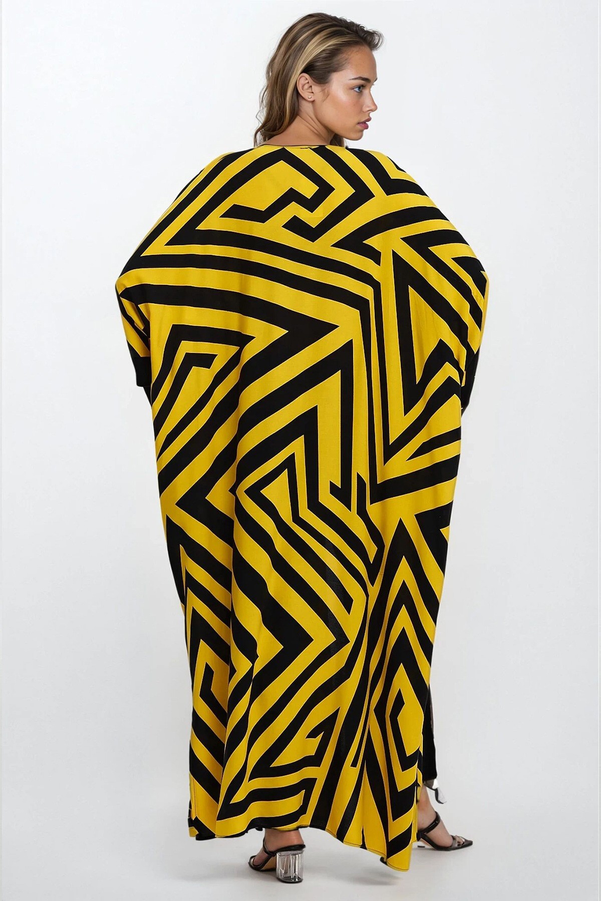 Sarı Çift Cepli Pantolon Ve Yakadan Bir Kimono Takım