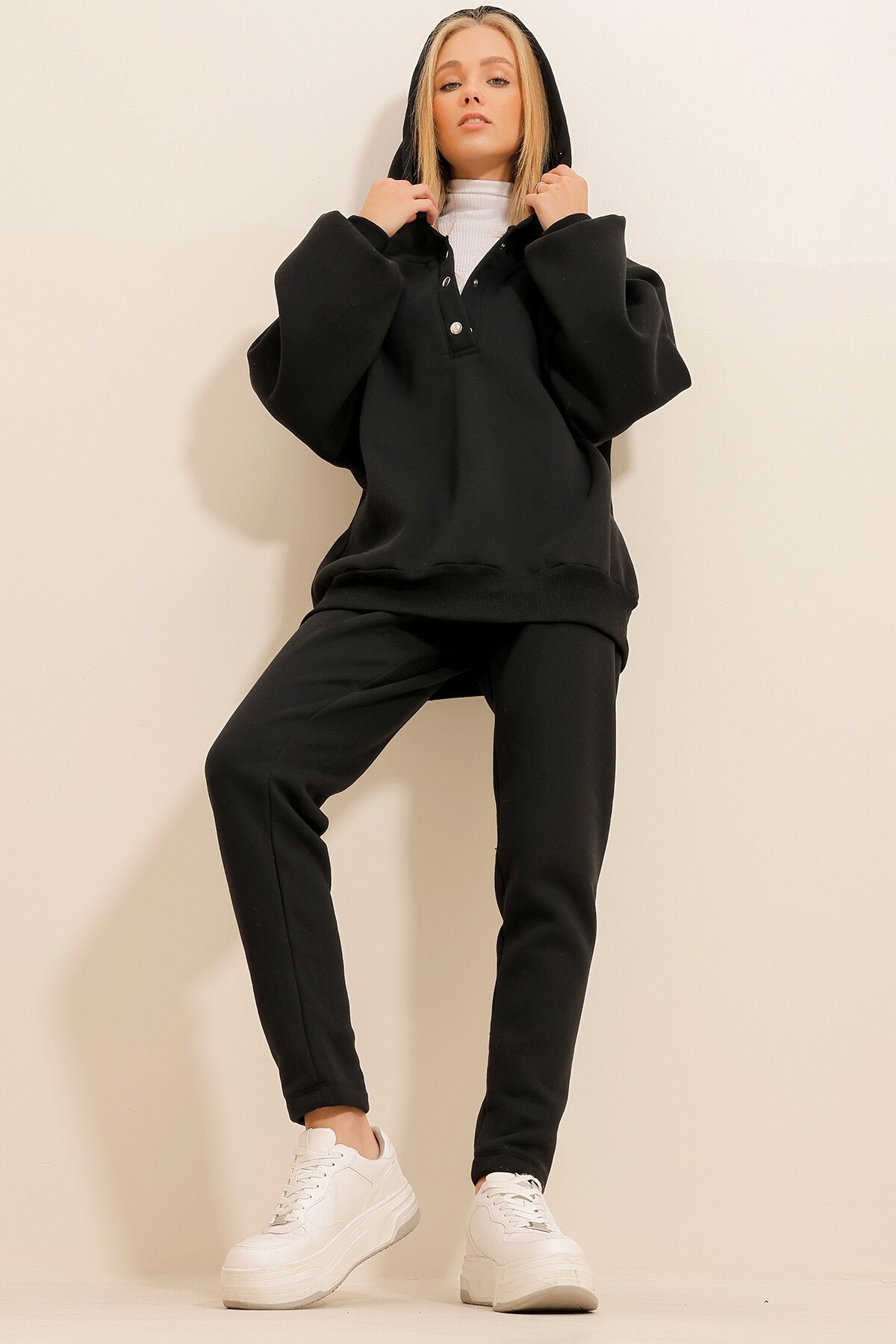 Siyah 3 İplik İçi Şardonlu Kapüşon Ve Çıtçıt Kapamalı Eşofman Takım