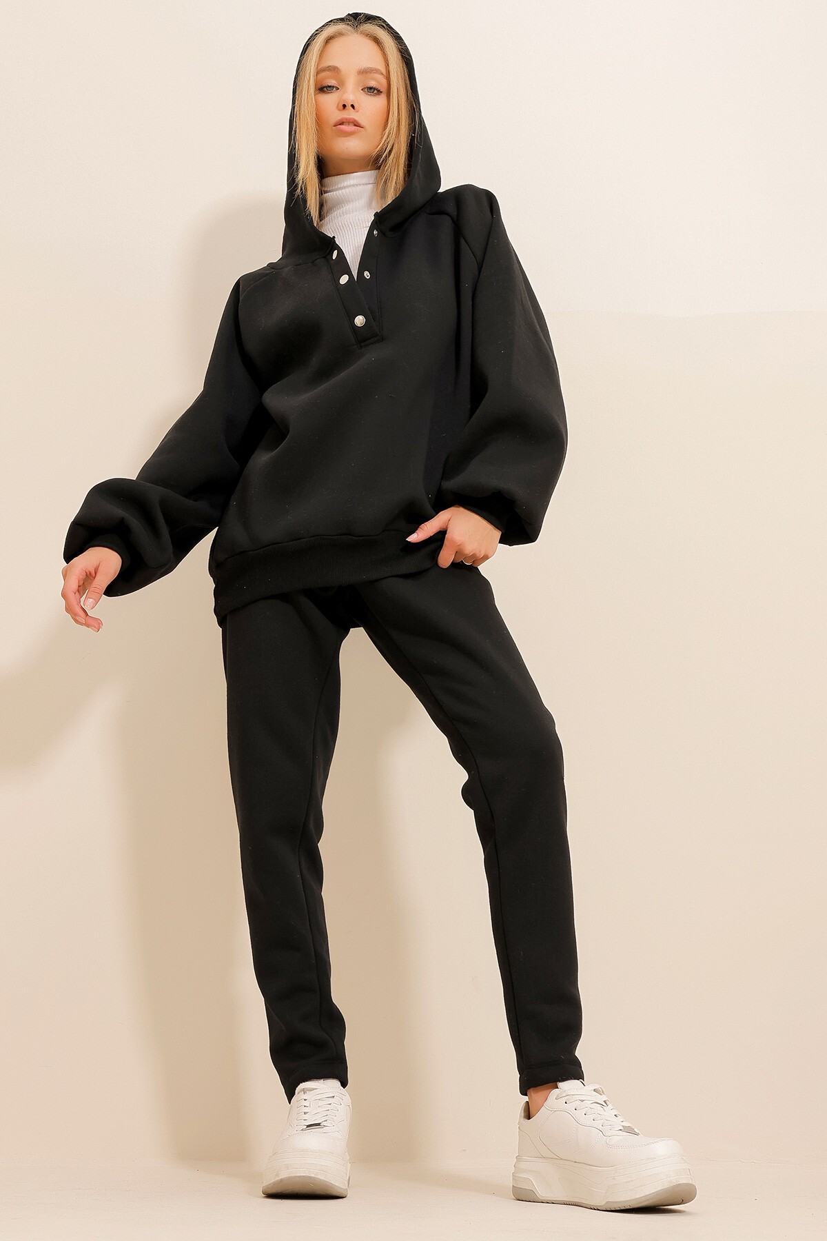 Siyah 3 İplik İçi Şardonlu Kapüşon Ve Çıtçıt Kapamalı Eşofman Takım