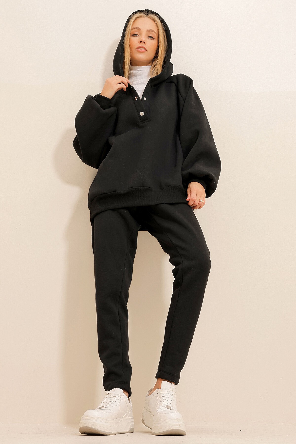Siyah 3 İplik İçi Şardonlu Kapüşon Ve Çıtçıt Kapamalı Eşofman Takım