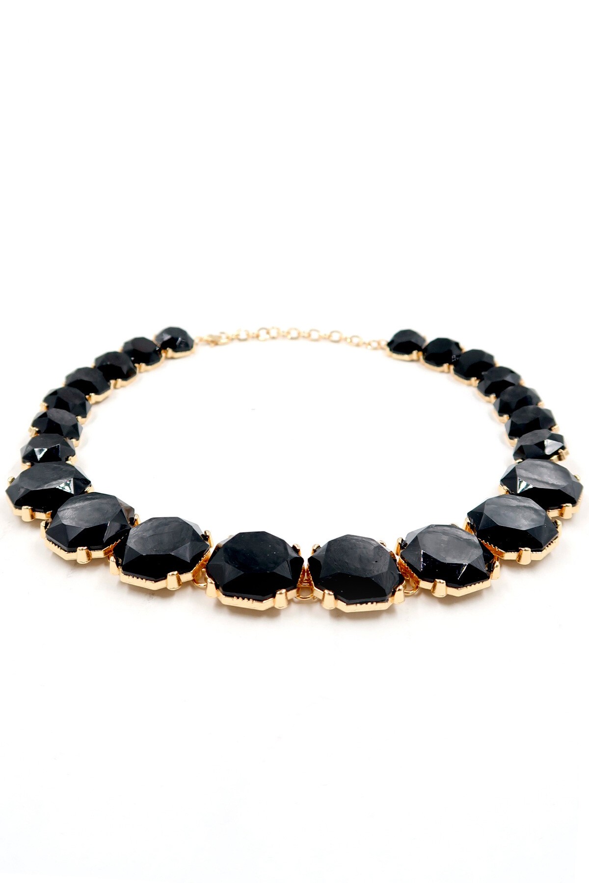 Siyah Altın Çerçeveli Geometrik Taşlı Tasarım Kolye