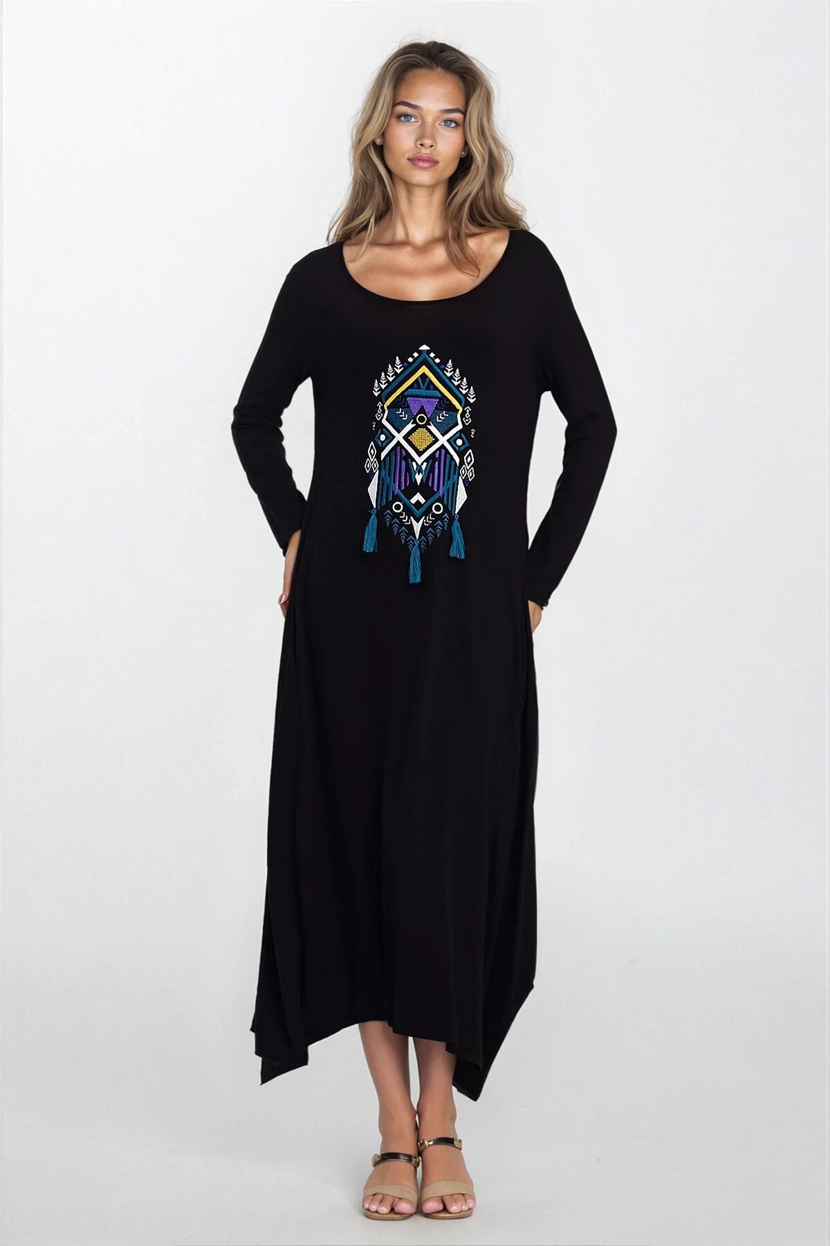 Siyah Asimetrik Kesim Nakışlı Geniş Yaka Büyük Beden Elbise