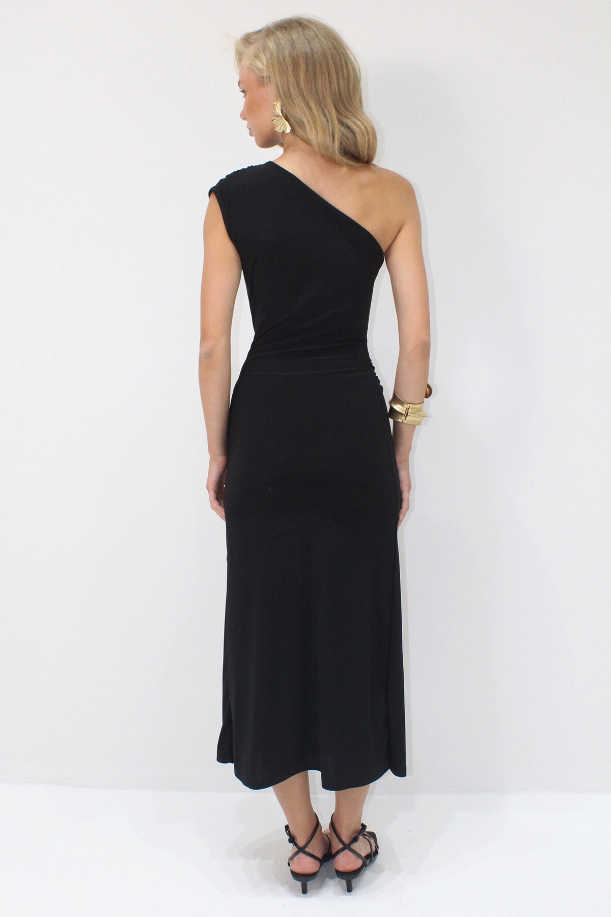 Siyah Asimetrik Kesim Tek Omuz Sandy Uzun Elbise