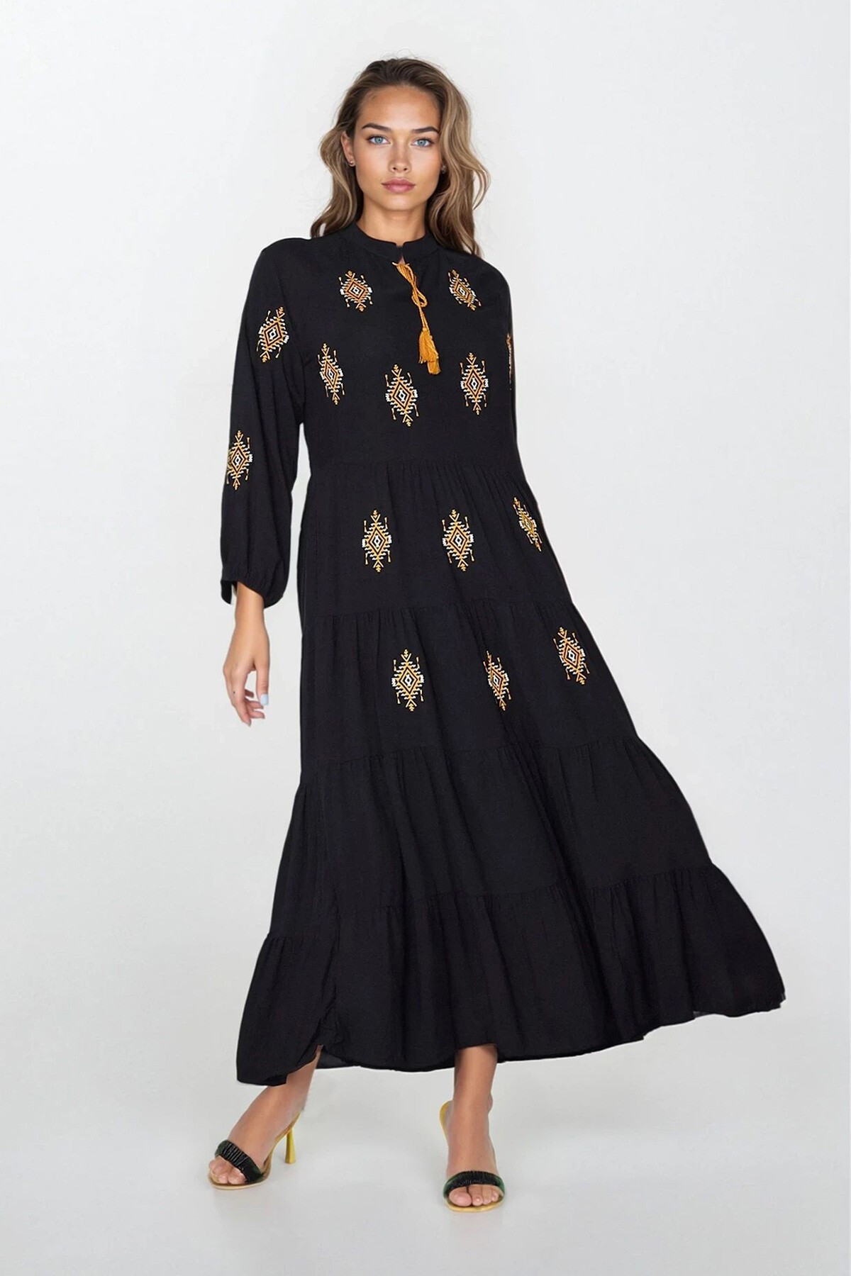 Siyah Bağlama Detaylı Kolu Lastikli Büyük Beden Viskon Elbise