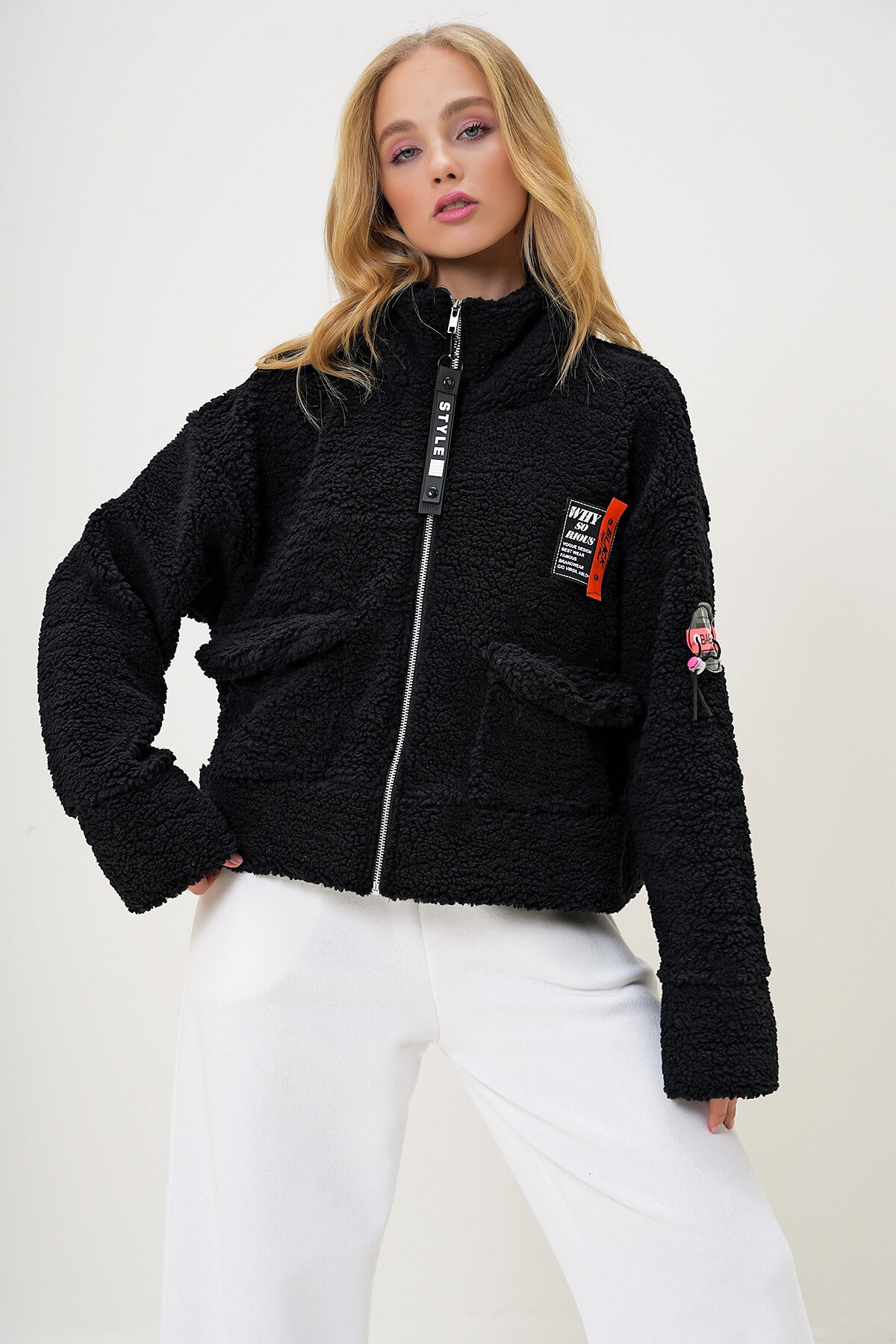 Siyah Balıkçı Yaka Çift Cepli Önü Fermuarlı Peluş Crop Ceket