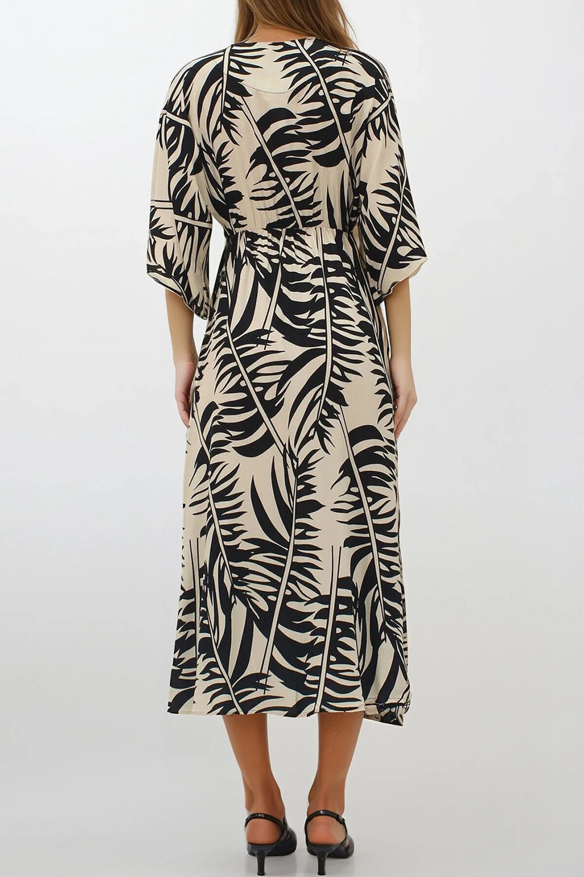 Siyah-Bej Kruvaze Yaka Dokum Viskon Yırtmaçlı Desenli Elbise