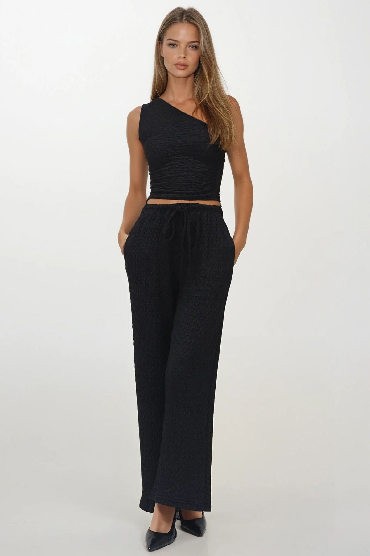 Siyah Beli İpli Ve Lastikli Çift Cepli Pantolon Ve Tek Omuz Bluz Takım