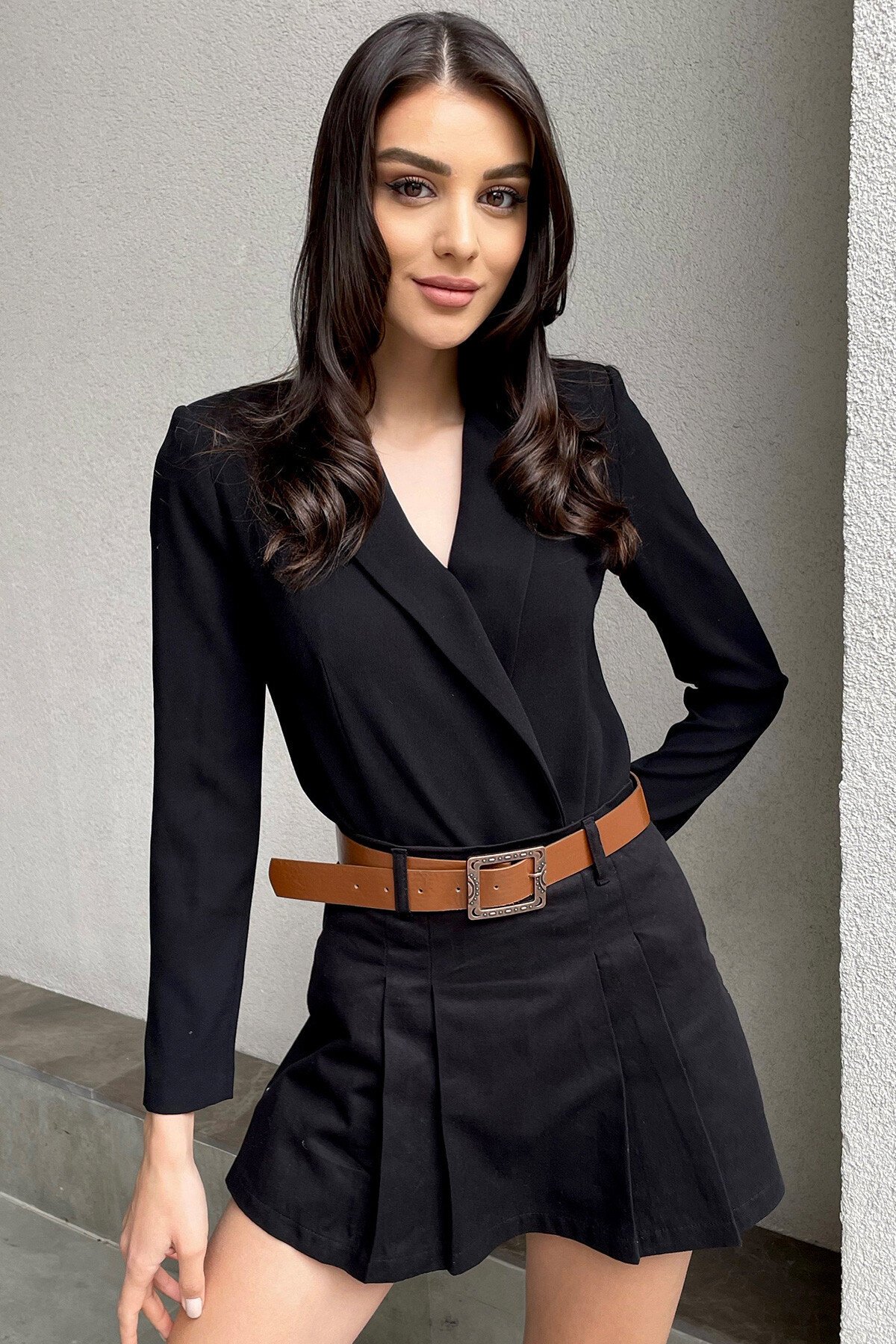 Siyah Beli Kemerli Pileli Gabardin Şort Etek