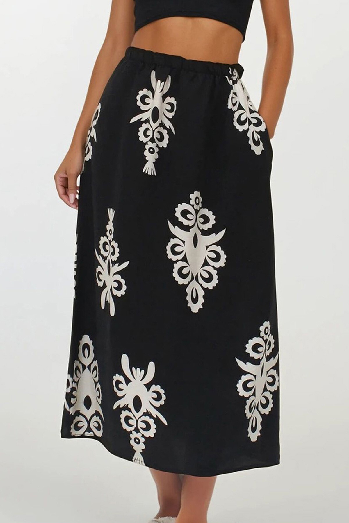 Siyah Beli Lastikli Çift Cepli Desenli Maxi Boy Etek