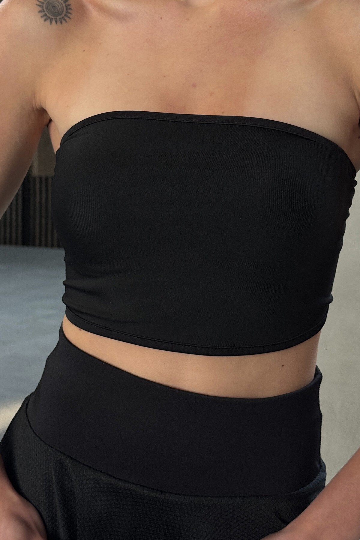 Siyah Beli Lastikli Şort Etek Gözlük Çanta Ve Büstiyer Takım Stay Fit V00023