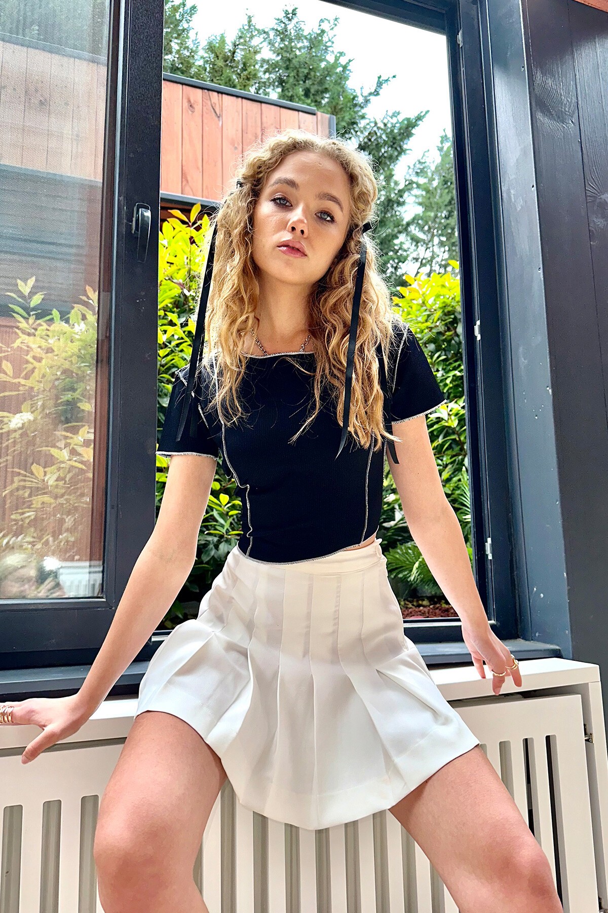 Siyah-Beyaz Asimetrik Kesim Ters Dikişli 2Li Crop Bluz Takım