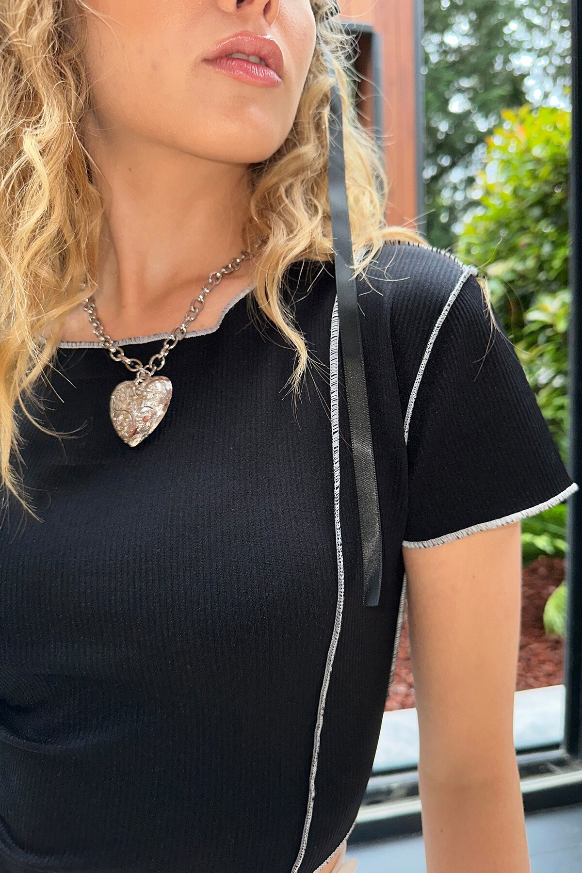 Siyah-Beyaz Asimetrik Kesim Ters Dikişli 2Li Crop Bluz Takım