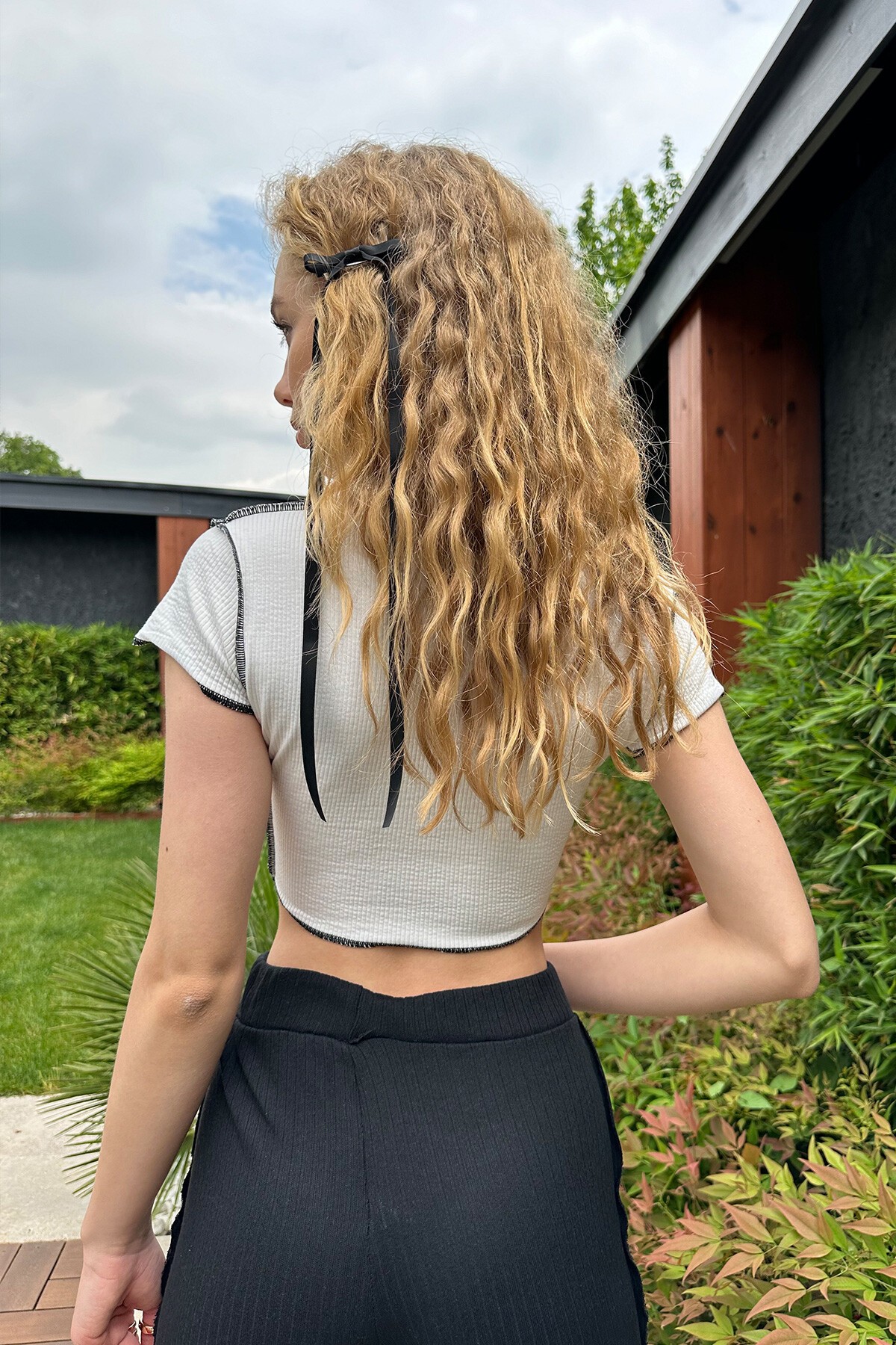 Siyah-Beyaz Bisiklet Yaka Ters Dikişli Tasarım 2Li Crop Bluz