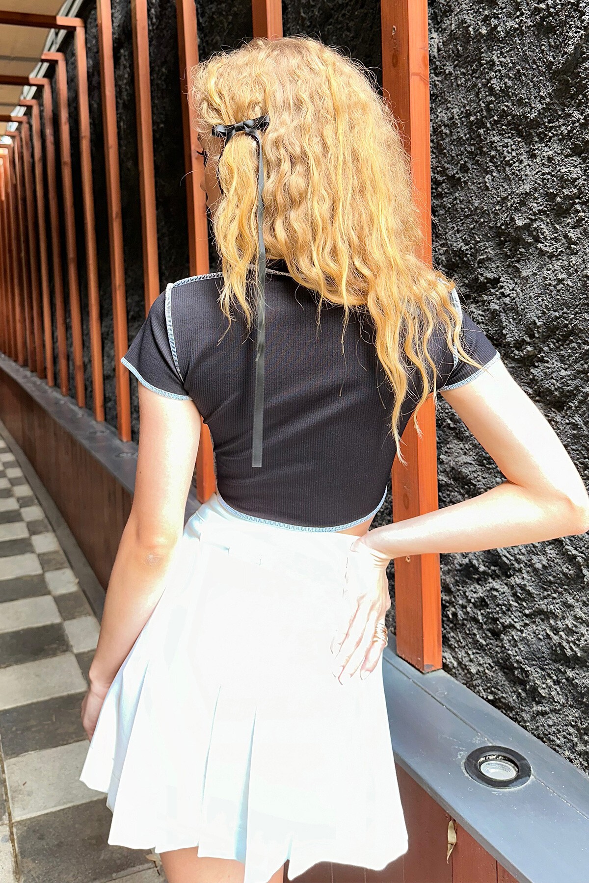 Siyah-Beyaz Bisiklet Yaka Ters Dikişli Tasarım 2Li Crop Bluz