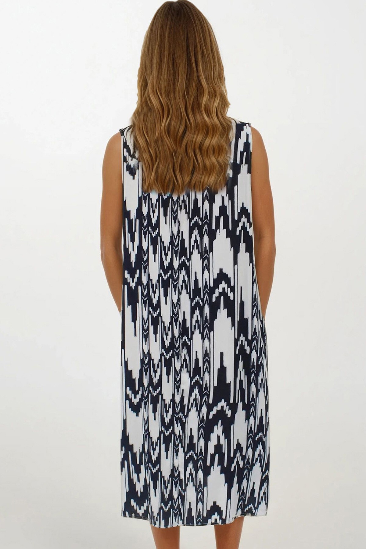 Siyah-Beyaz Desenli Çift Cepli Kolsuz Rahat Kesim Elbise