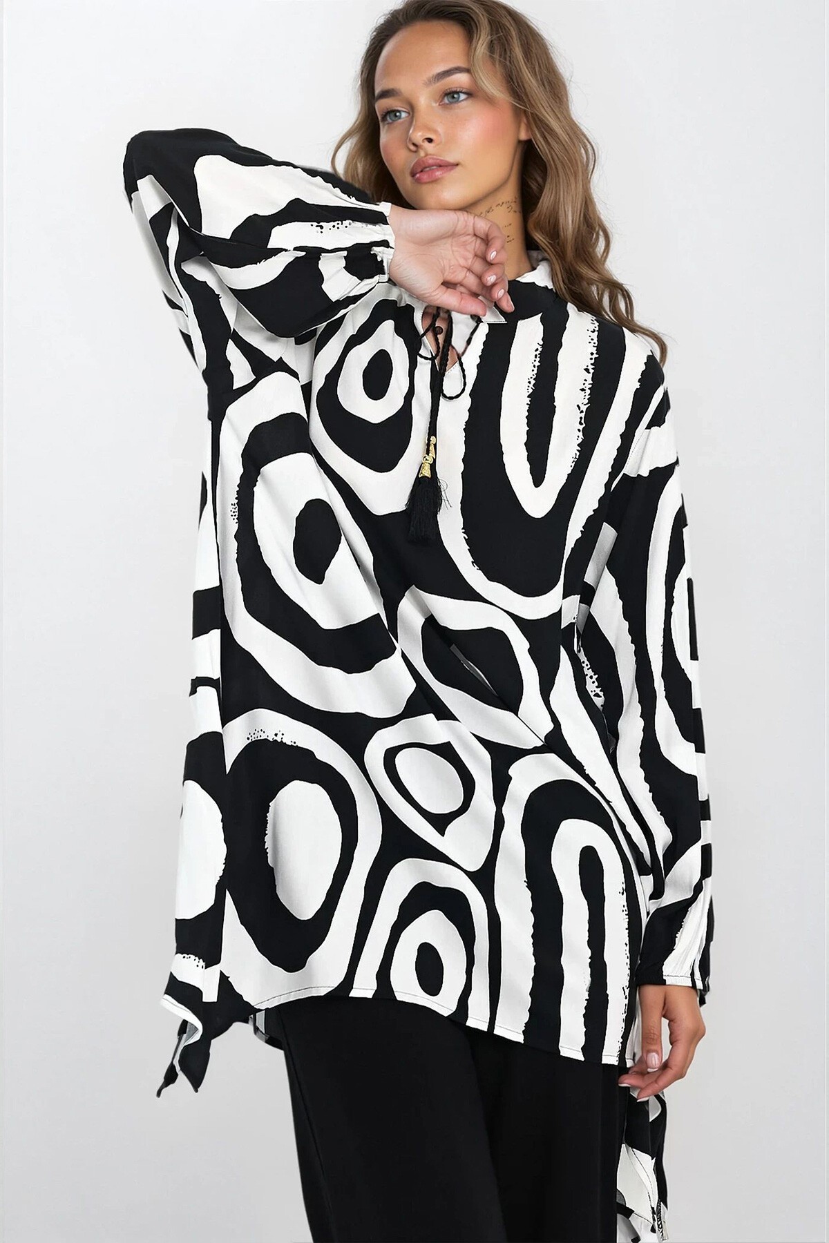 Siyah-Beyaz Hakim Yaka Bluz Ve Pantolon Büyük Beden Alt Üst Takım