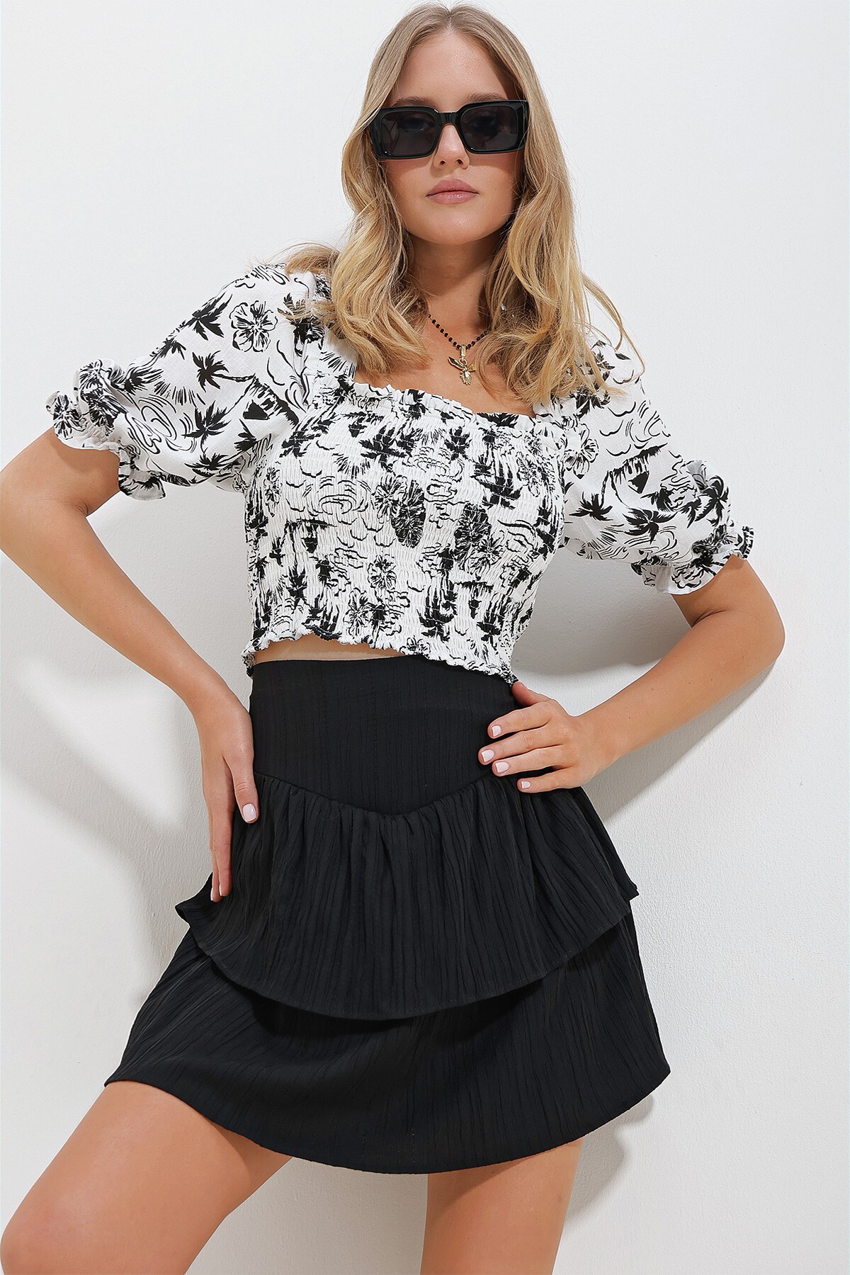 Siyah-Beyaz Kare Yaka Karpuz Kol Gipeli Crop Keten Bluz