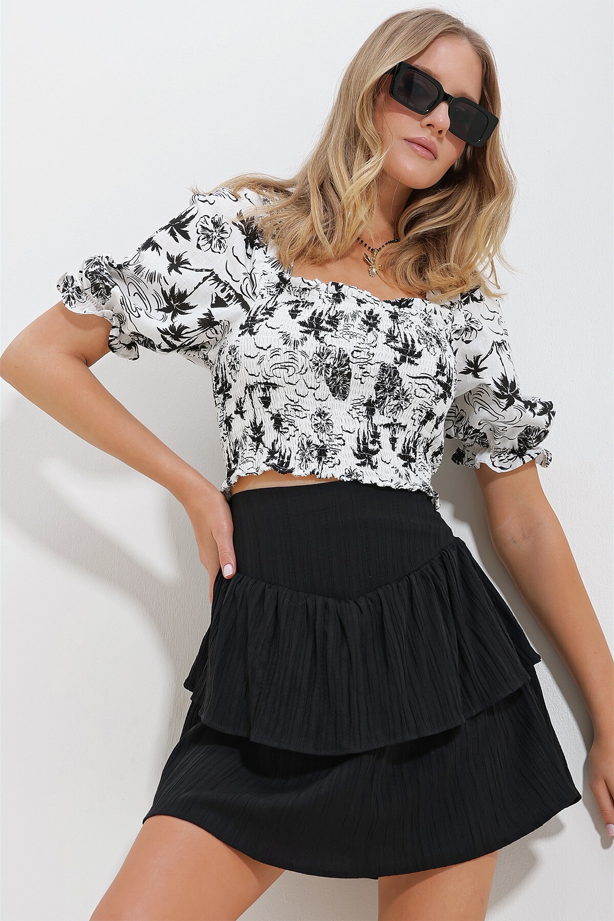 Siyah-Beyaz Kare Yaka Karpuz Kol Gipeli Crop Keten Bluz