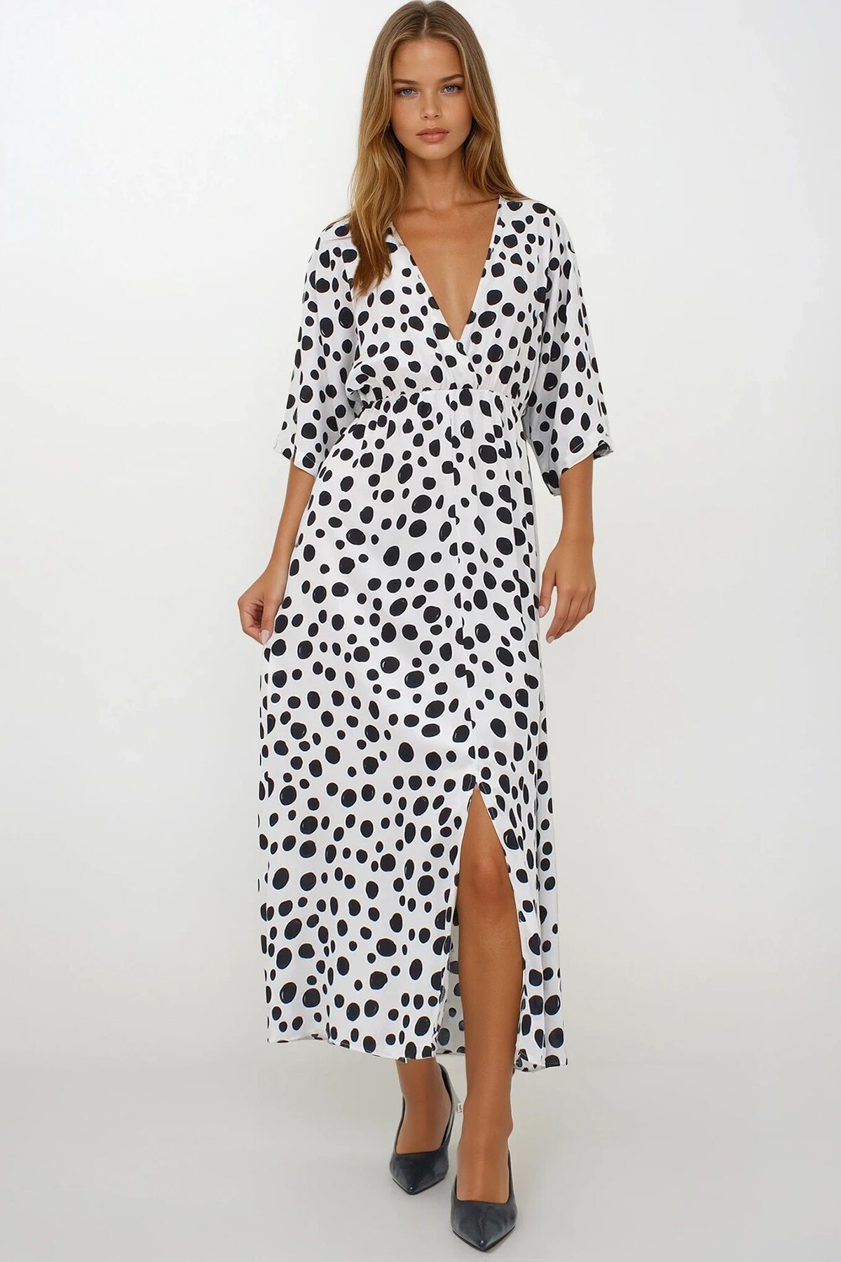 Siyah-Beyaz Kruvaze Yaka Beli Lastikli Yarasa Kol Yırtmaç Detaylı Dokuma Maxi Boy Elbise