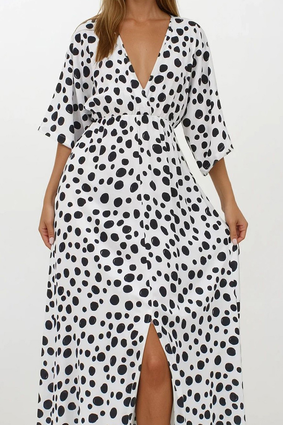 Siyah-Beyaz Kruvaze Yaka Beli Lastikli Yarasa Kol Yırtmaç Detaylı Dokuma Maxi Boy Elbise