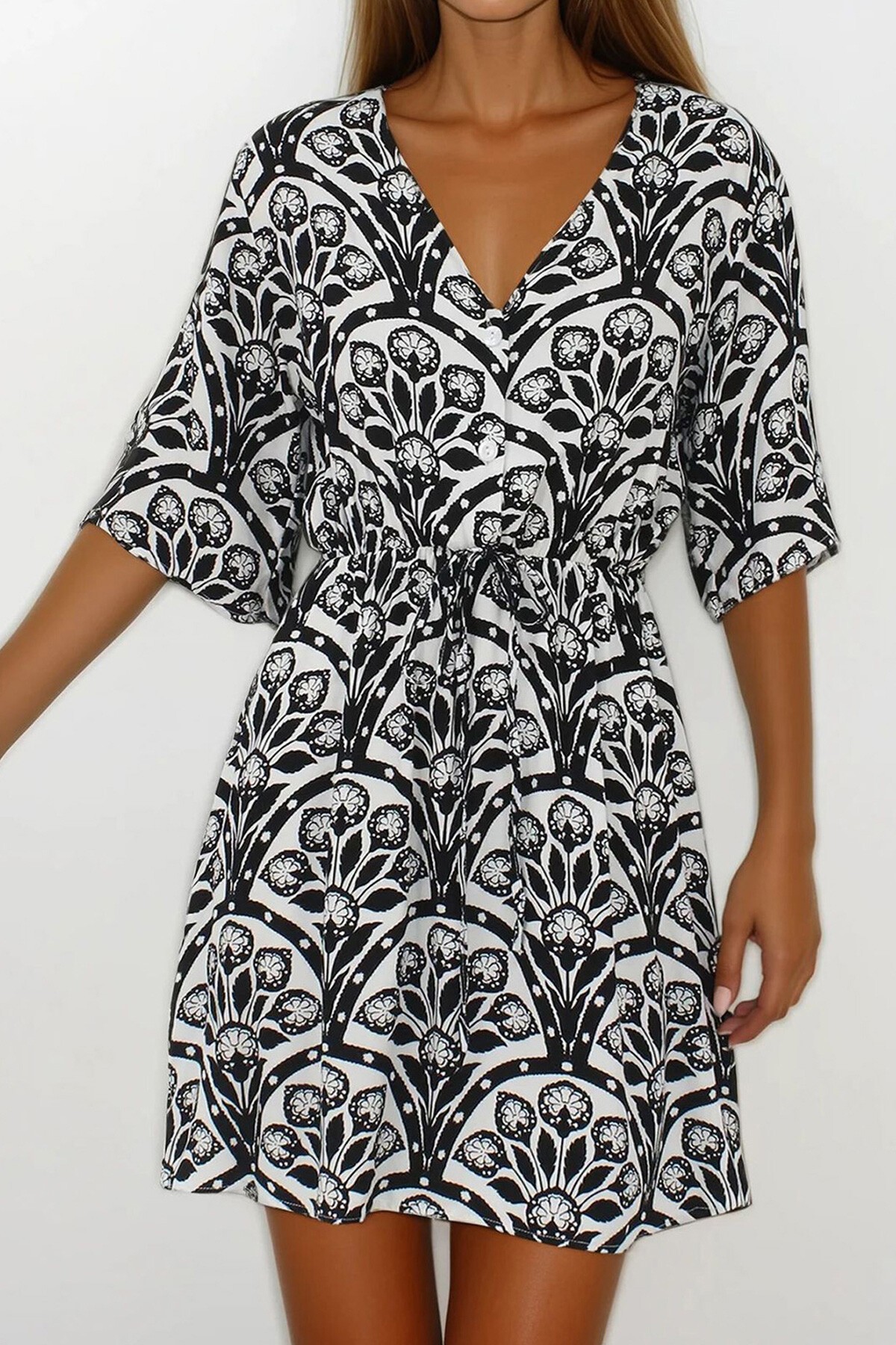 Siyah-Beyaz V Yaka Düğme Detayı Midi Boy Elbise