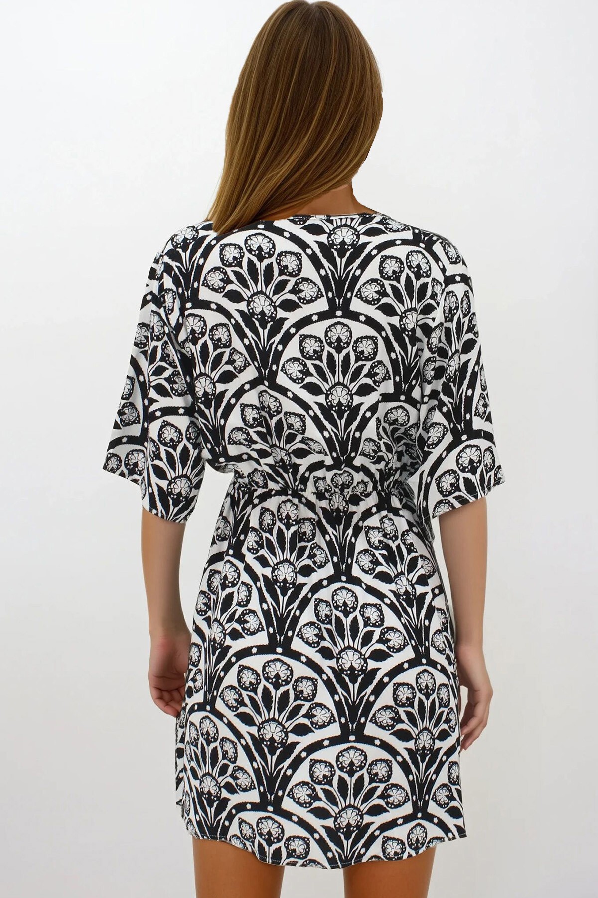 Siyah-Beyaz V Yaka Düğme Detayı Midi Boy Elbise