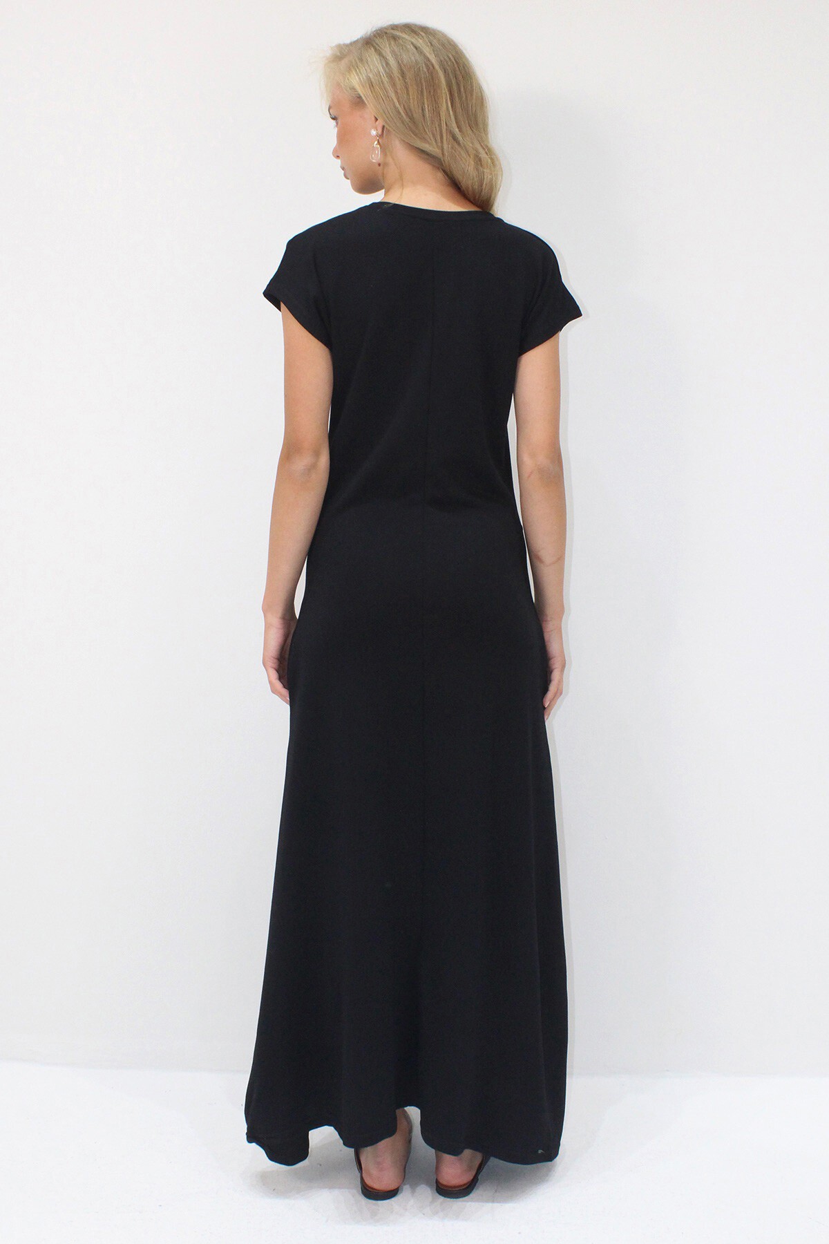 Siyah Bisiklet Yaka Çift Cepli Dikiş Detaylı Kolsuz Modal Kumaş  Elbise