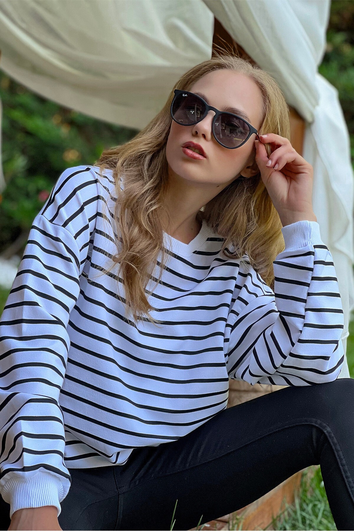 Siyah Bisiklet Yaka Çizgili Mevsimlik Oversize Sweatshirt