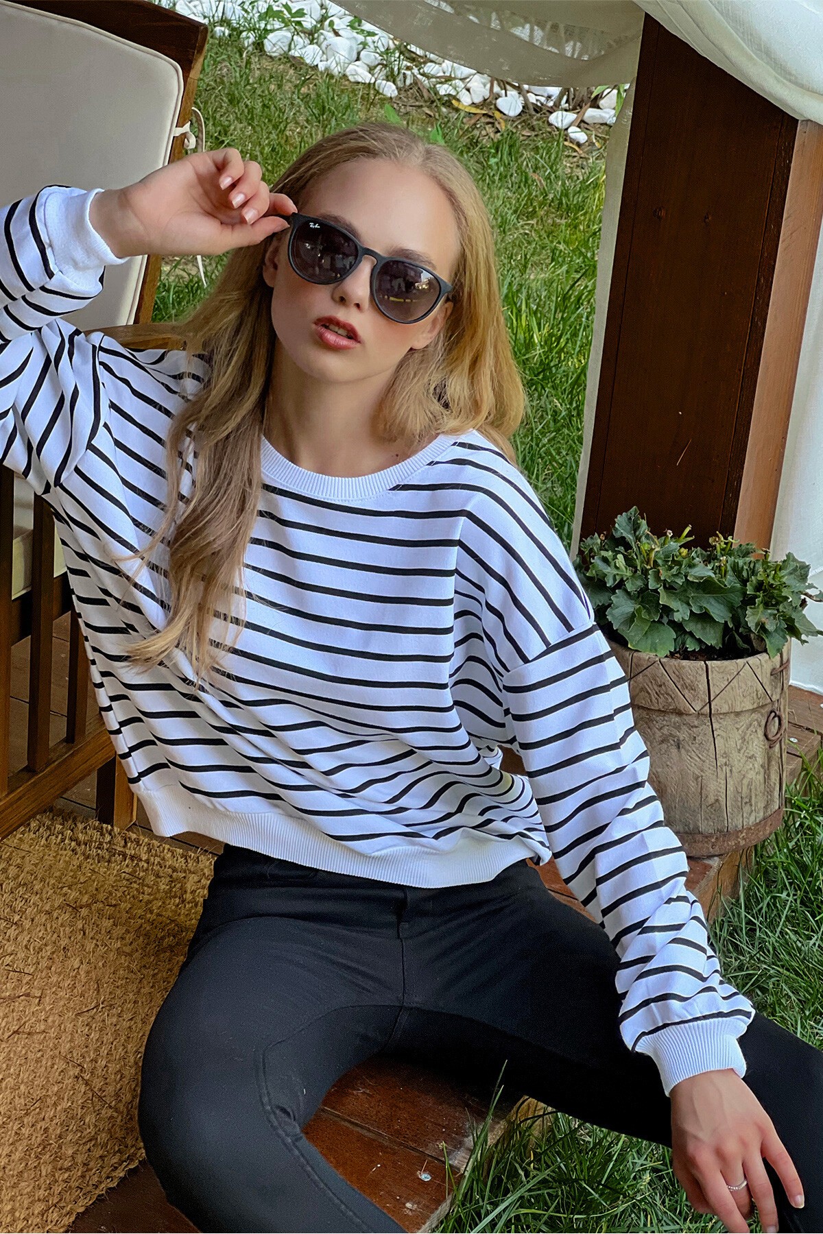 Siyah Bisiklet Yaka Çizgili Mevsimlik Oversize Sweatshirt