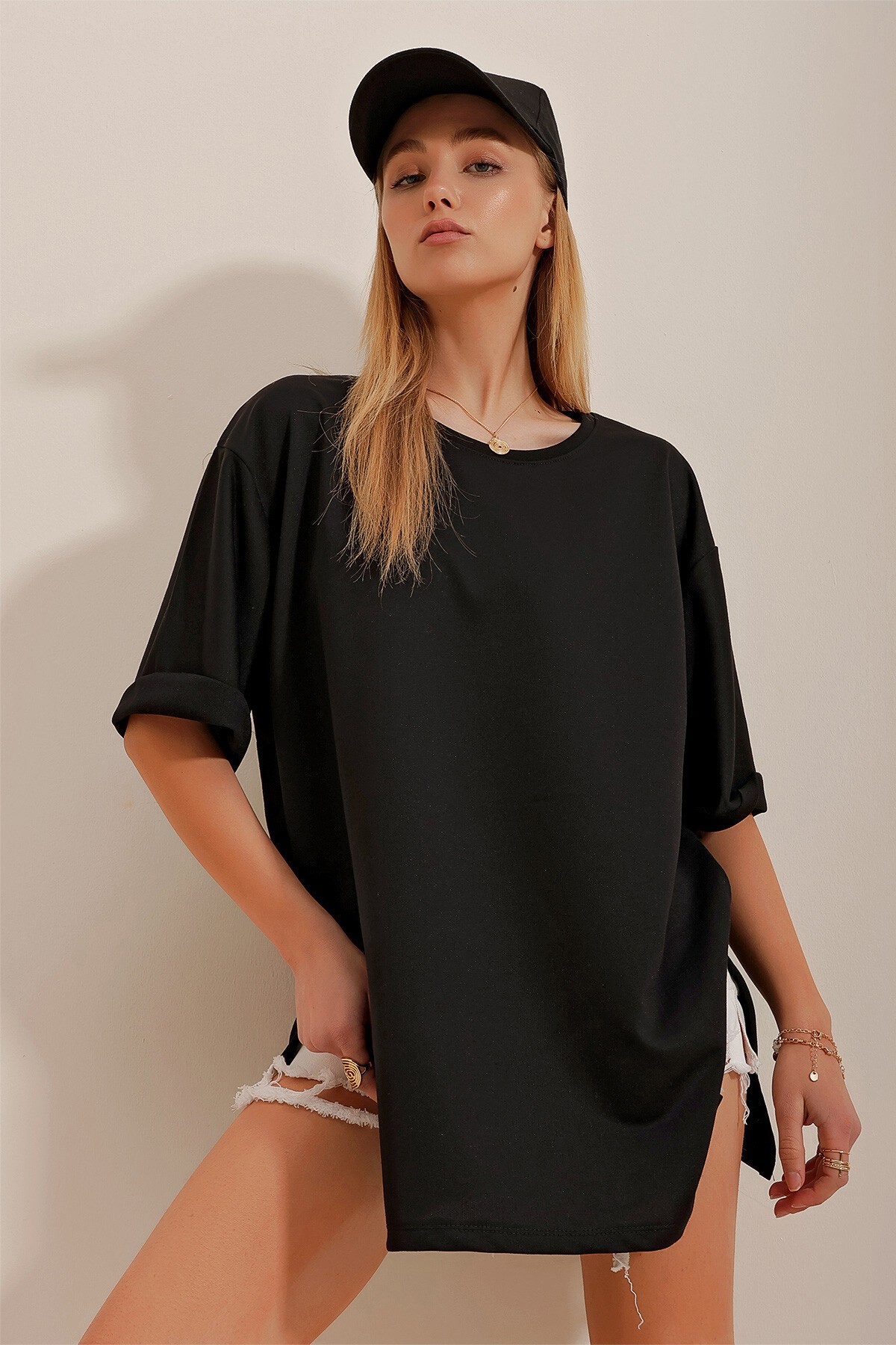 Siyah Bisiklet Yaka Duble Kol İki İplik Yanı Yırtmaçlı Oversize T-Shirt