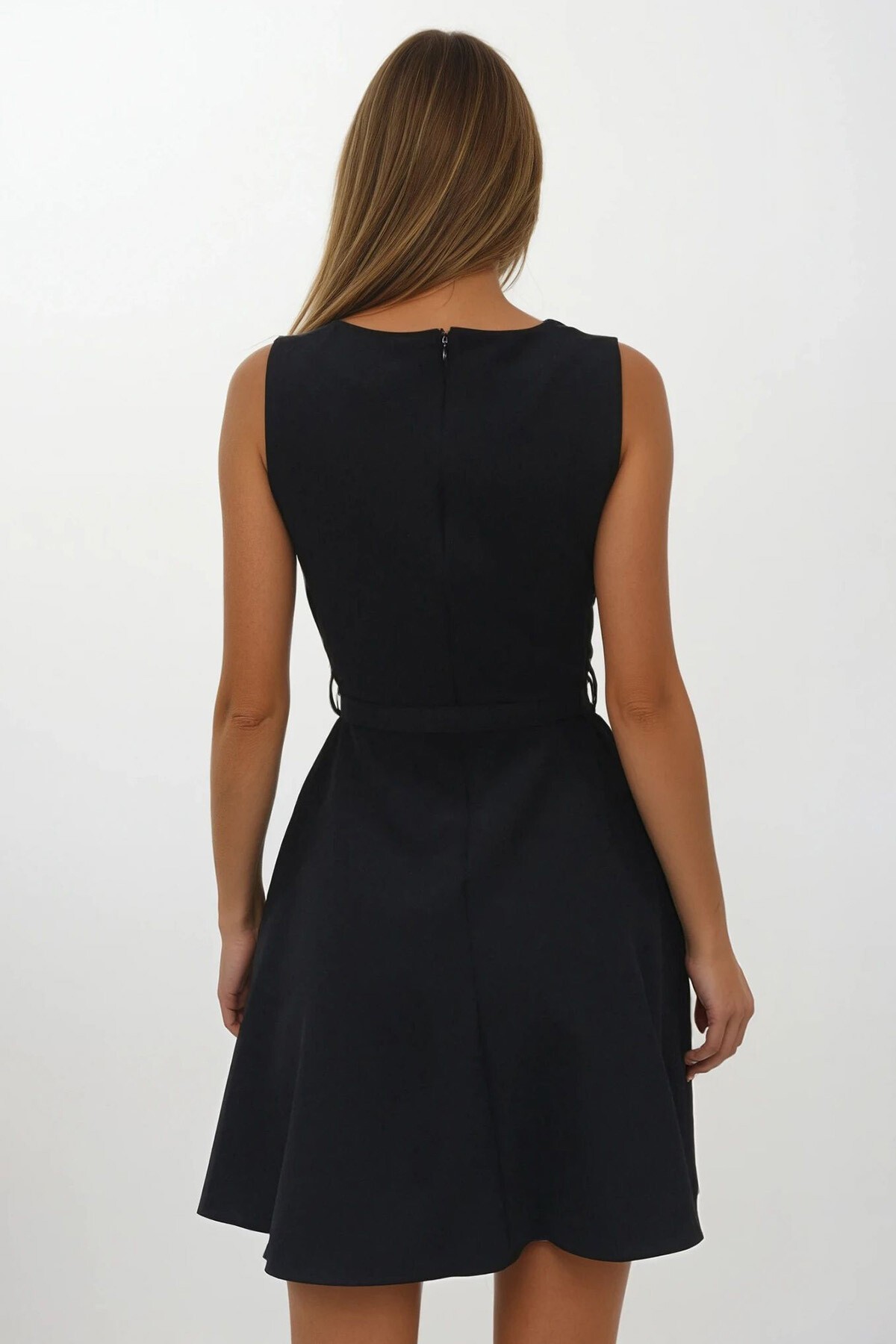 Siyah Bisiklet Yaka Fermuar Kapamalı Çift Cepli Kemerli Elbise