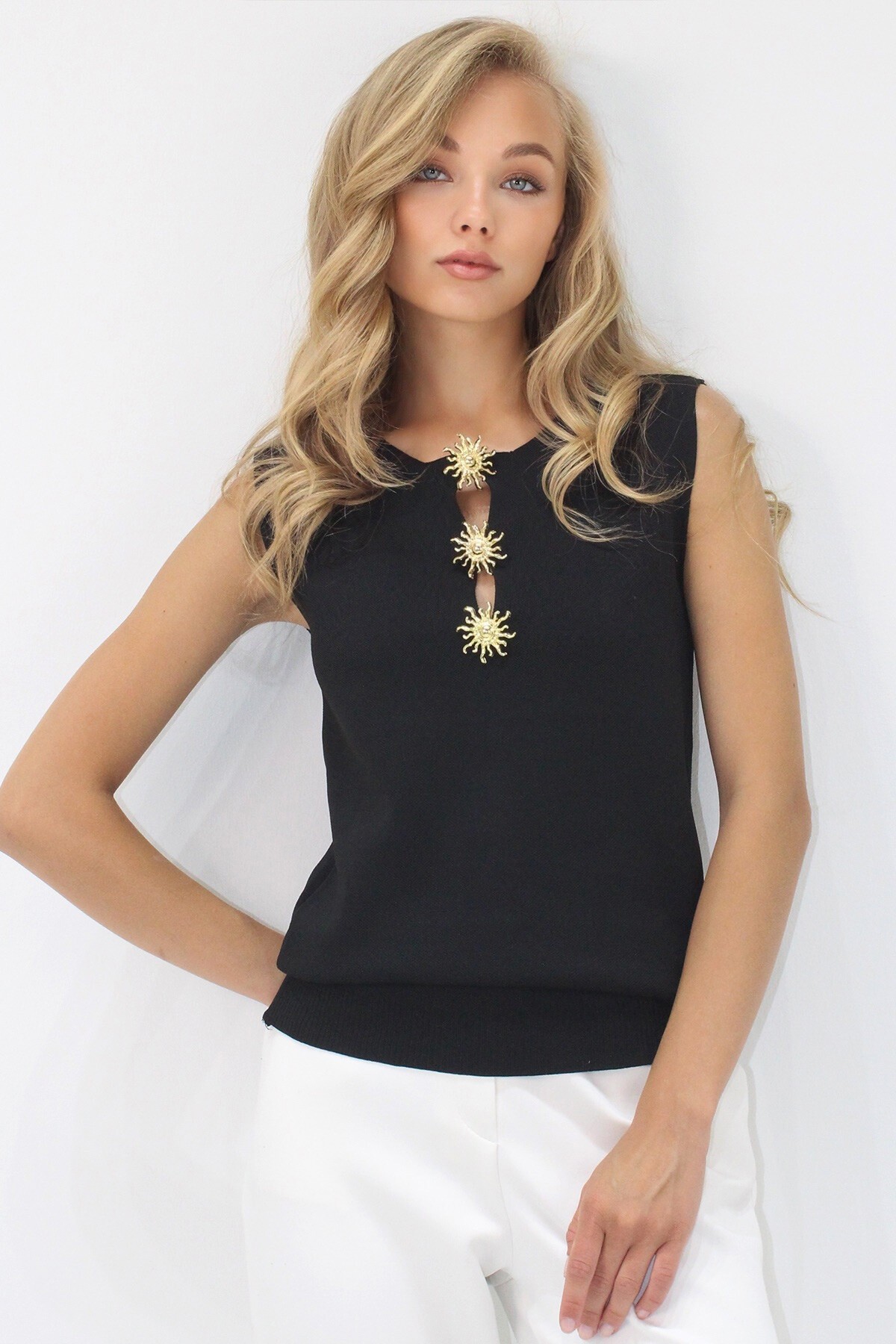 Siyah Bisiklet Yaka Gold Düğme Detaylı Triko Kolsuz Bluz